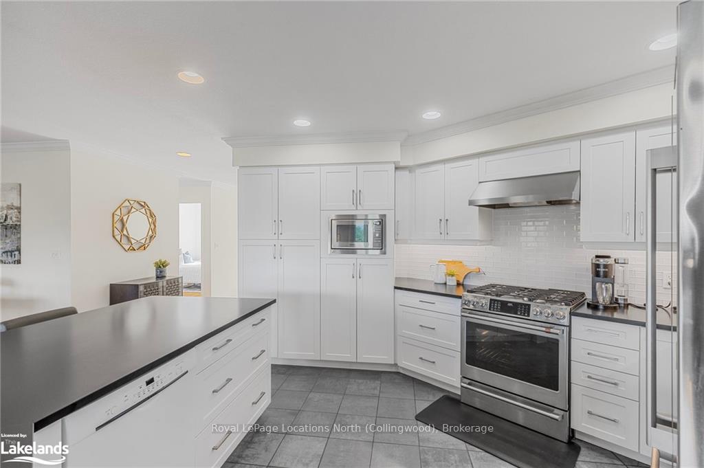 Photo 10 of 36 Nettleton Court, Collingwood — HOMEH