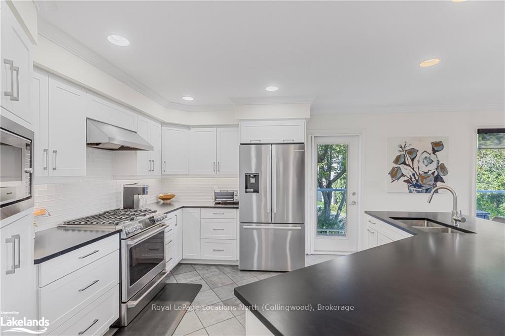 Photo 11 of 36 Nettleton Court, Collingwood — HOMEH