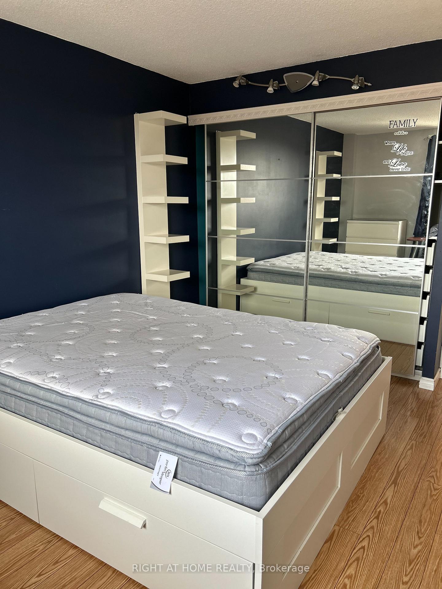 Photo 19 of Unit 401, 373 Laurier Avenue E, Ottawa, Sandy Hill — HOMEH