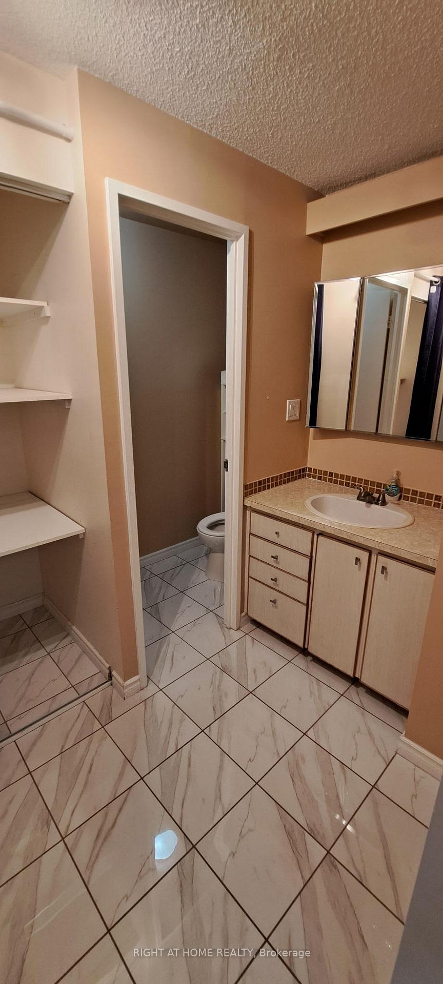 Photo 10 of Unit 401, 373 Laurier Avenue E, Ottawa, Sandy Hill — HOMEH