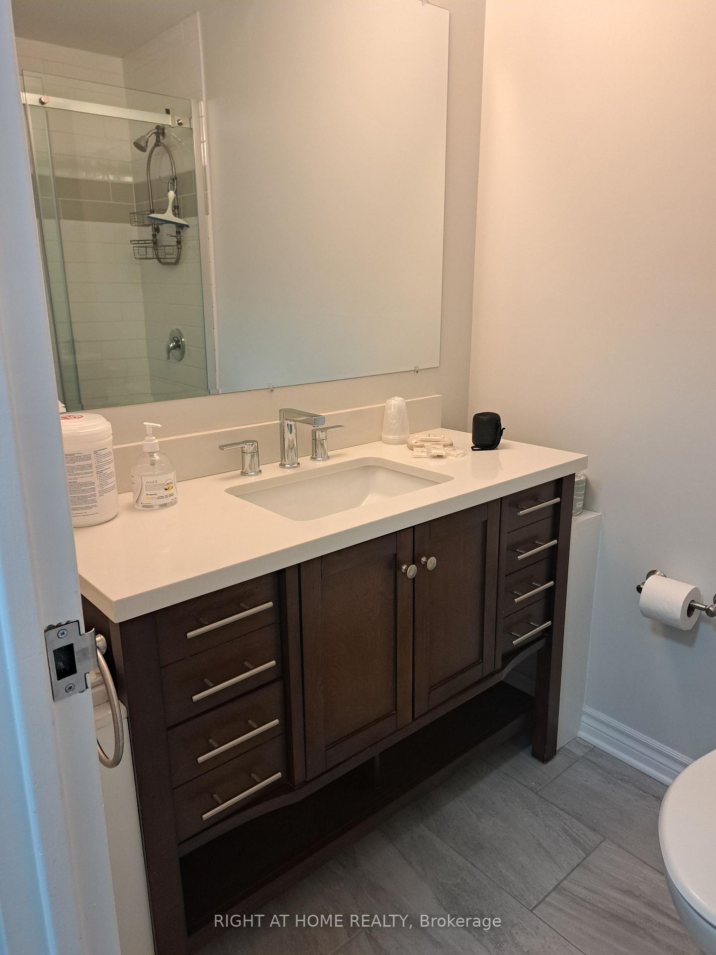 Photo 23 of Unit 401, 373 Laurier Avenue E, Ottawa, Sandy Hill — HOMEH