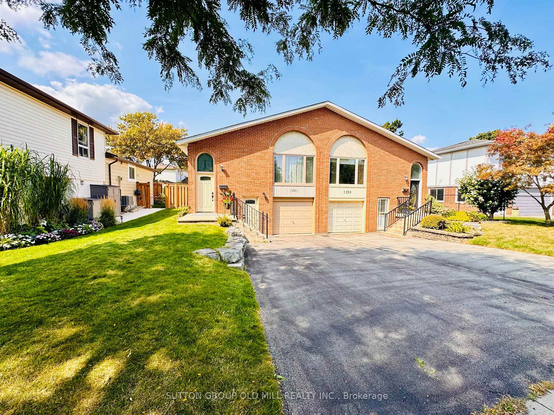 Photo 1 of 1261 Consort Crescent, Burlington, Palmer — HOMEH
