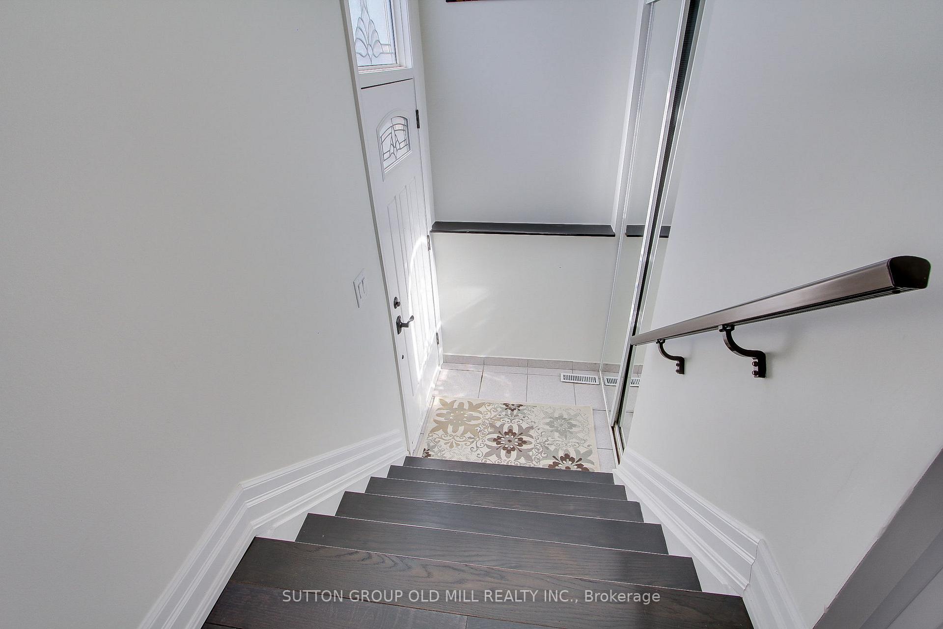 Photo 5 of 1261 Consort Crescent, Burlington, Palmer — HOMEH