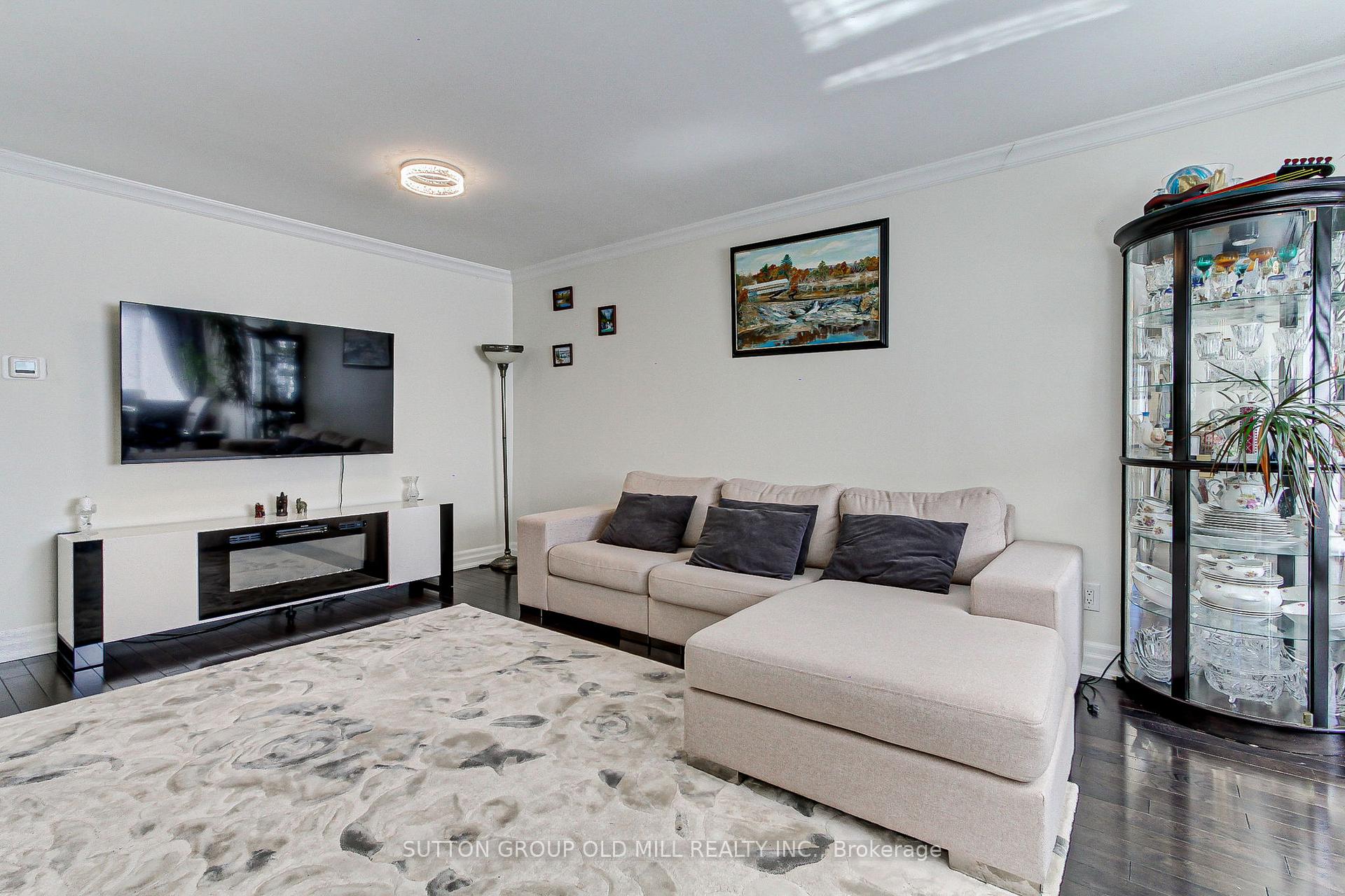 Photo 8 of 1261 Consort Crescent, Burlington, Palmer — HOMEH