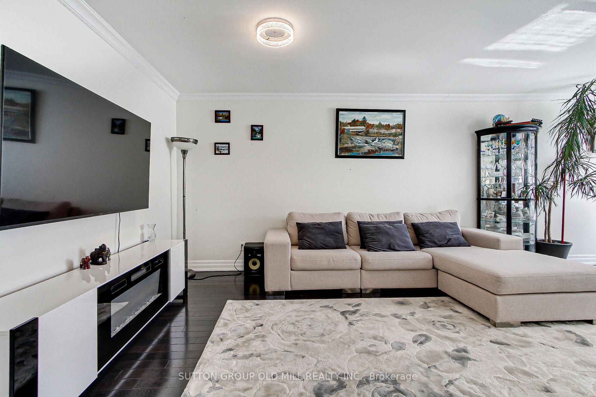 Photo 9 of 1261 Consort Crescent, Burlington, Palmer — HOMEH