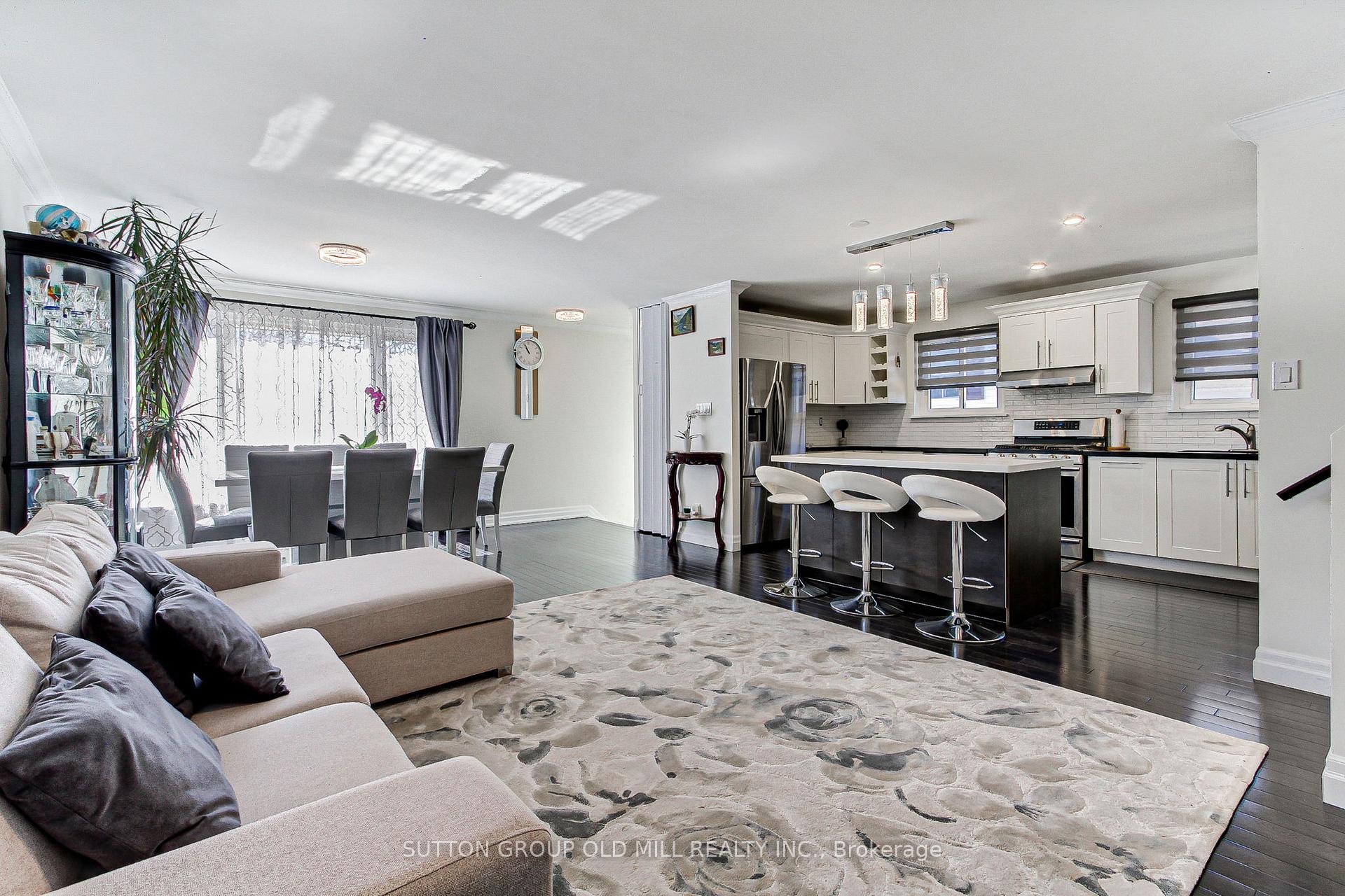 Photo 10 of 1261 Consort Crescent, Burlington, Palmer — HOMEH