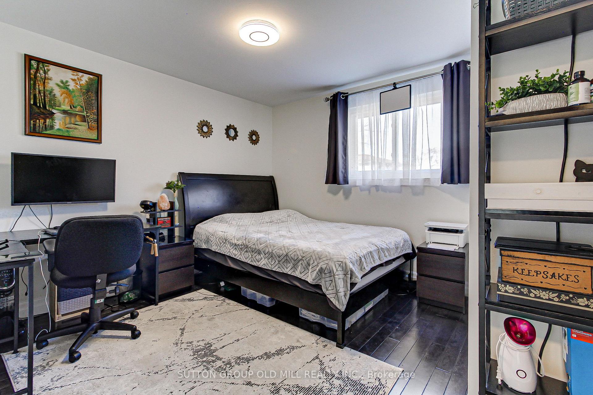 Photo 18 of 1261 Consort Crescent, Burlington, Palmer — HOMEH