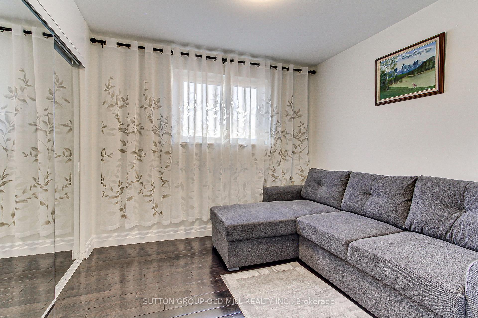 Photo 19 of 1261 Consort Crescent, Burlington, Palmer — HOMEH