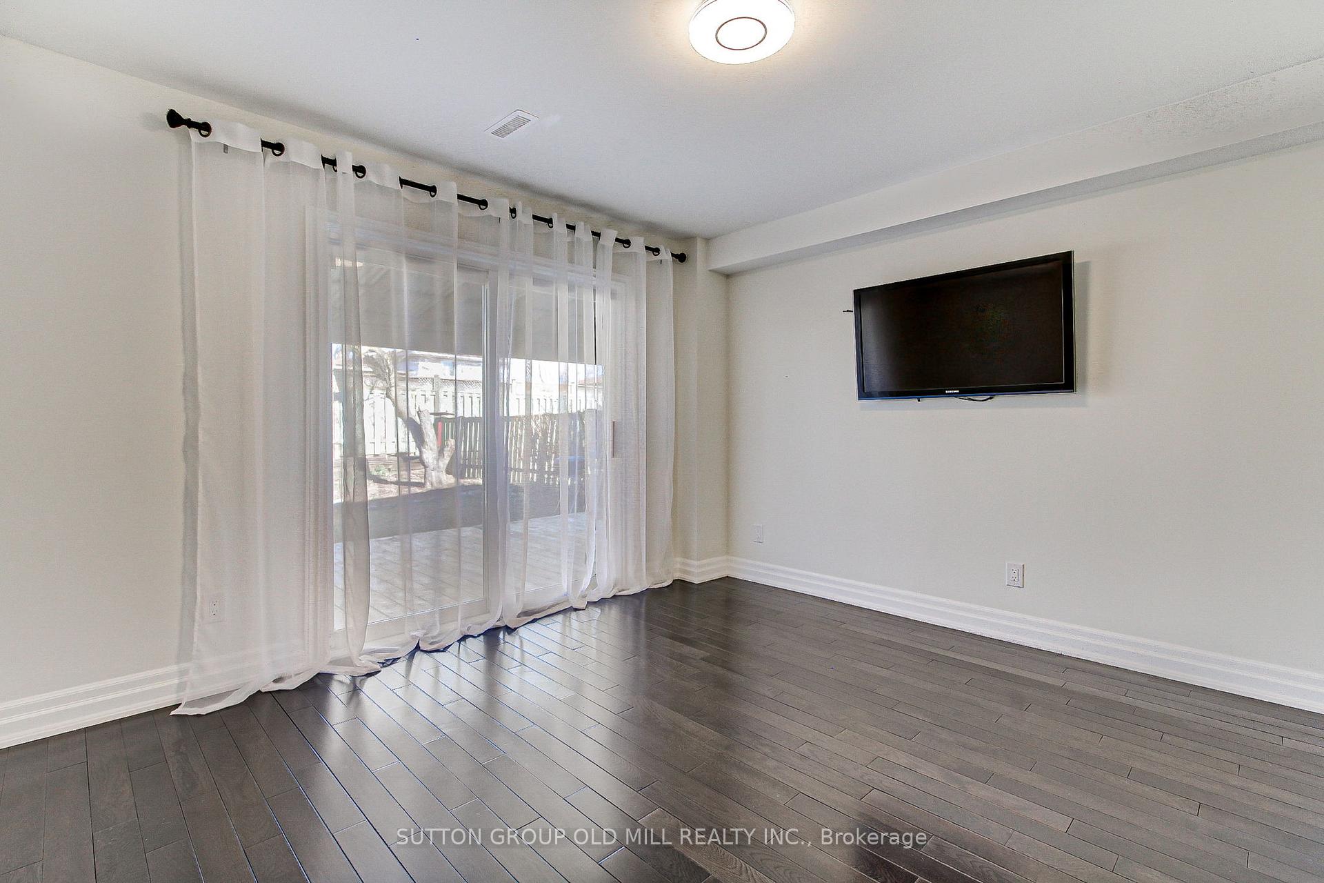 Photo 36 of 1261 Consort Crescent, Burlington, Palmer — HOMEH