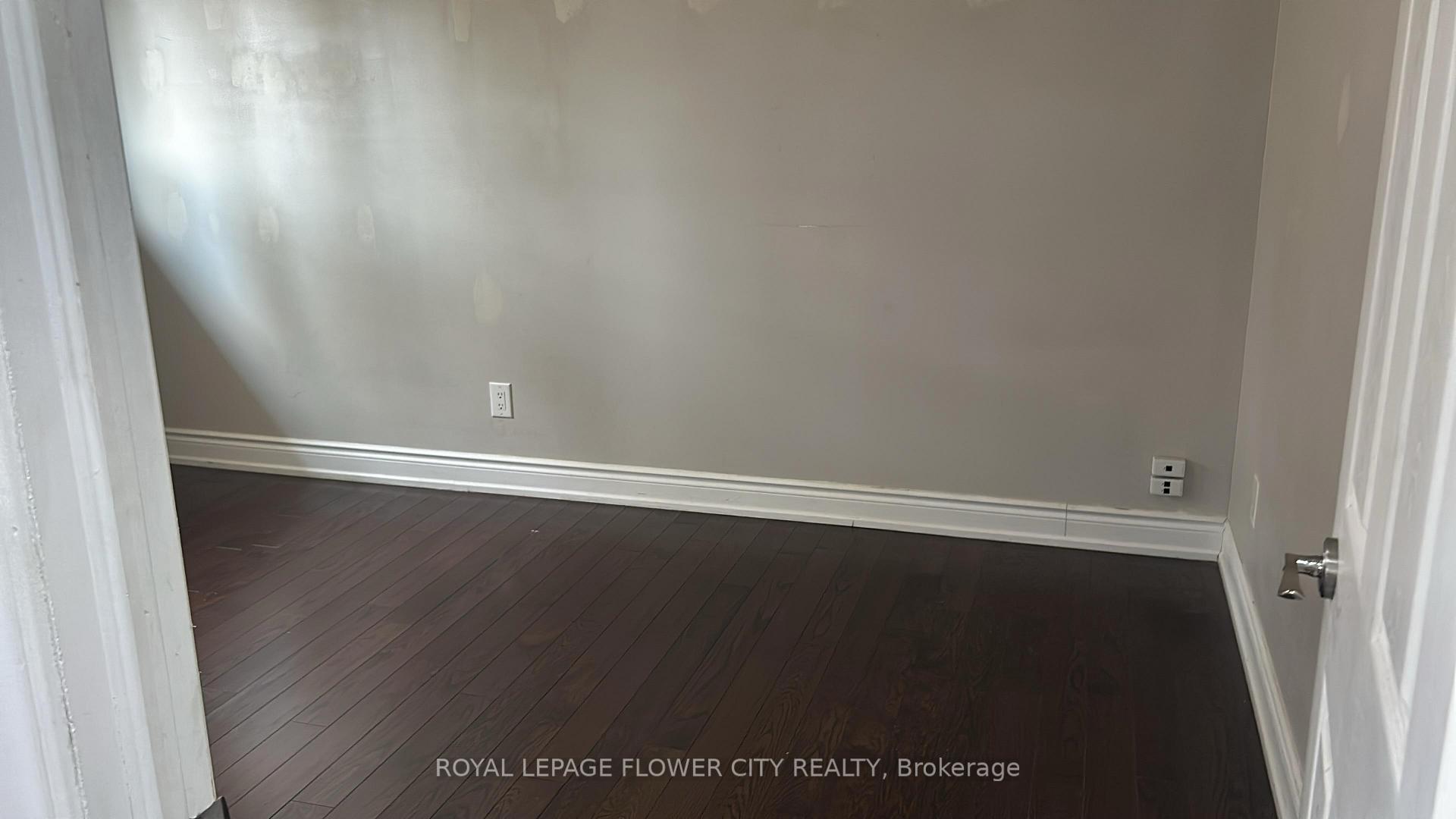 Photo 9 of 12 Melville Crescent, Brampton, Brampton East — HOMEH