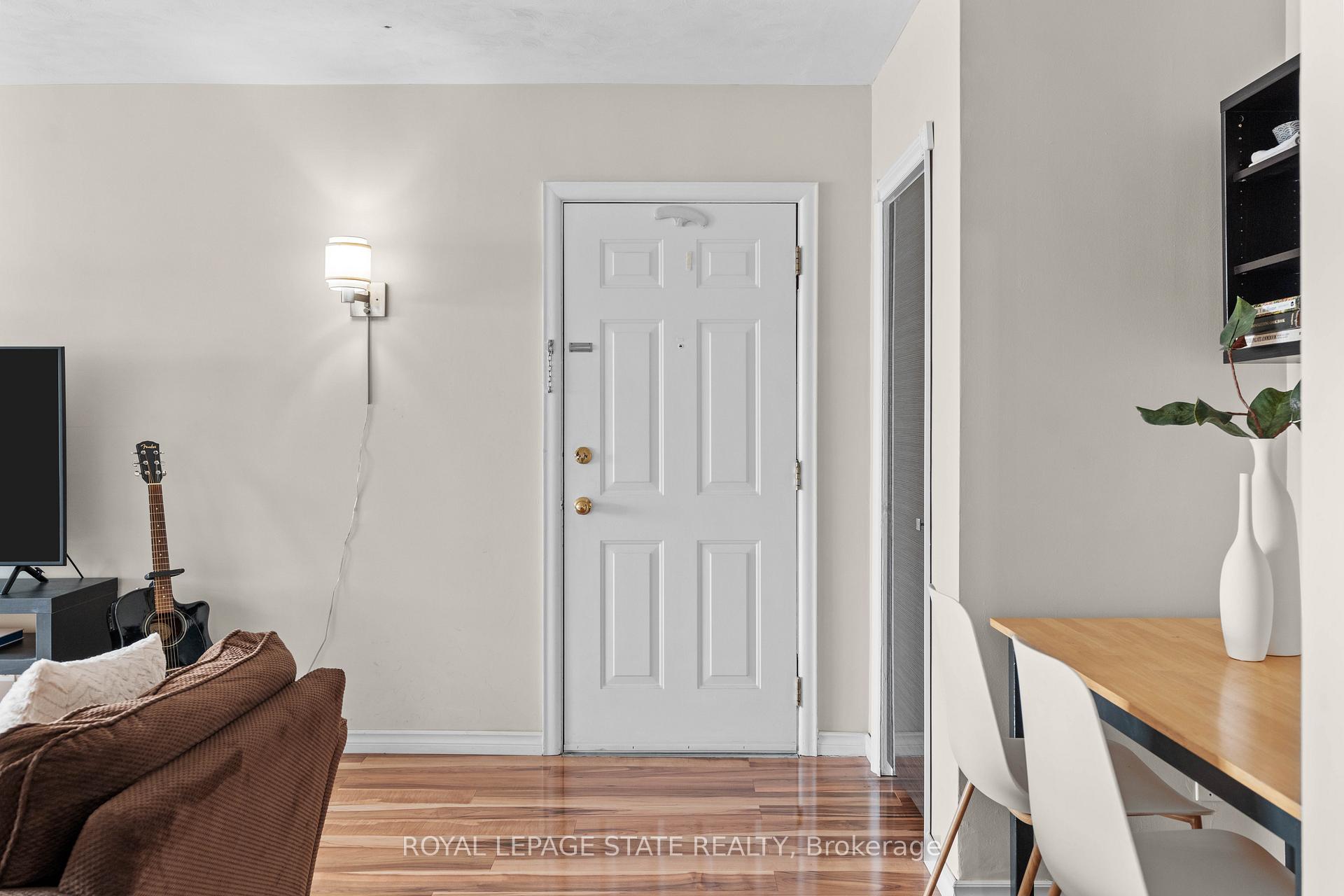 Photo 3 of Unit 14, 227 MacNab Street S, Hamilton, Durand — HOMEH
