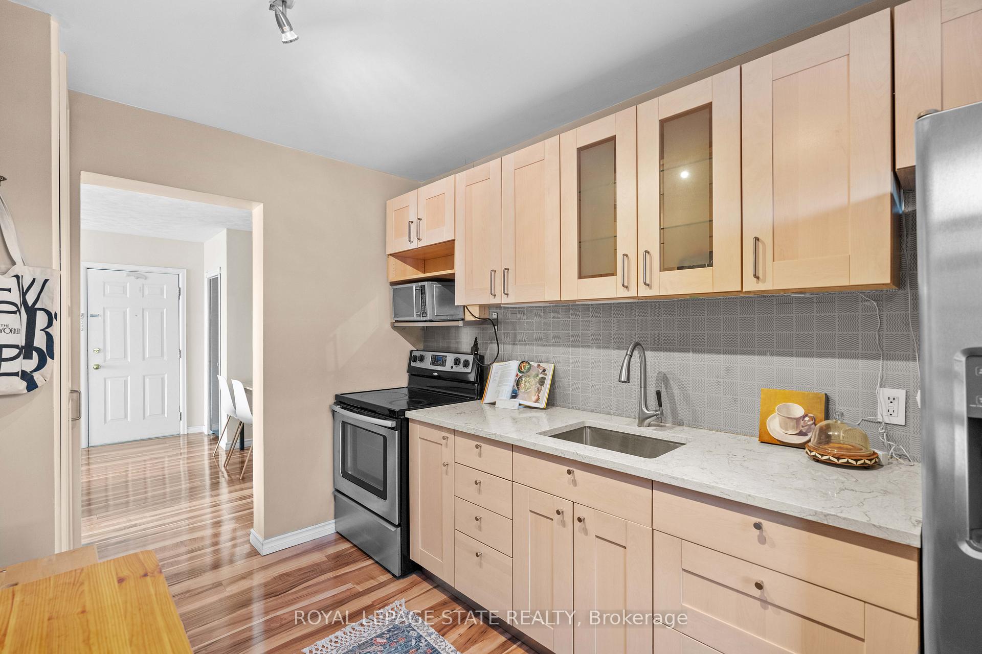 Photo 9 of Unit 14, 227 MacNab Street S, Hamilton, Durand — HOMEH