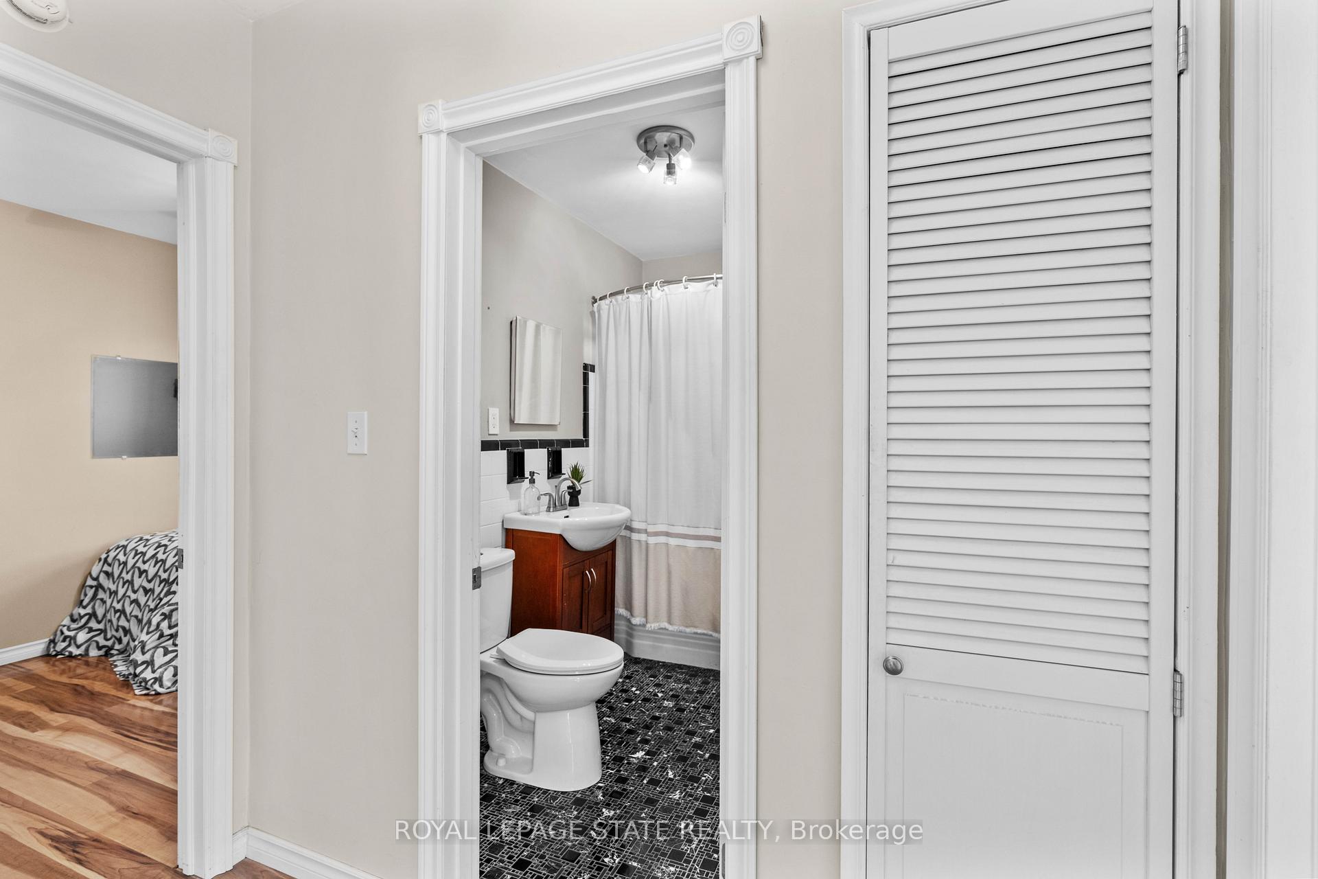 Photo 27 of Unit 14, 227 MacNab Street S, Hamilton, Durand — HOMEH