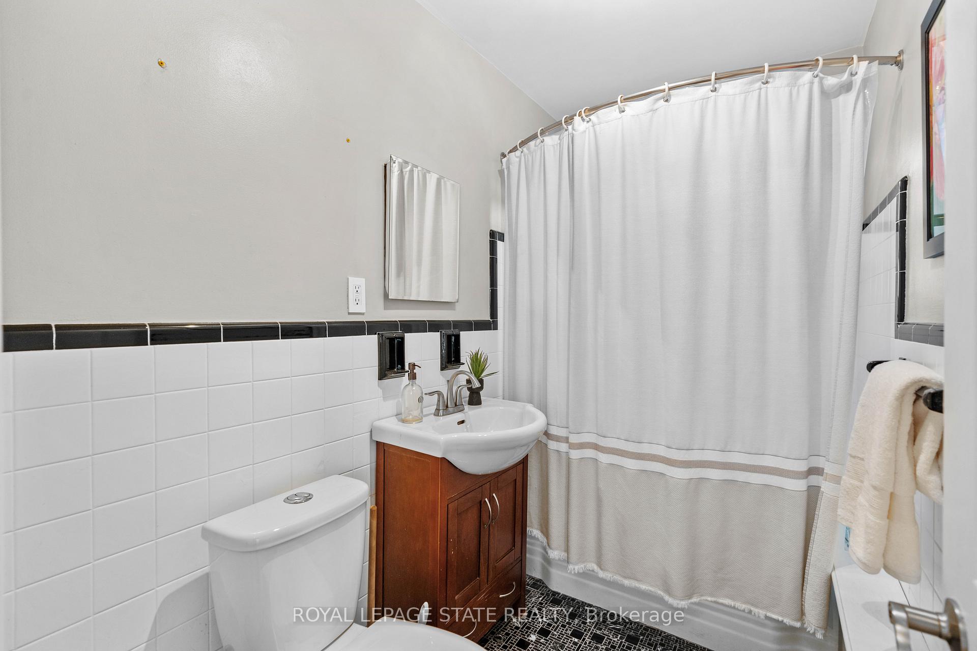 Photo 26 of Unit 14, 227 MacNab Street S, Hamilton, Durand — HOMEH