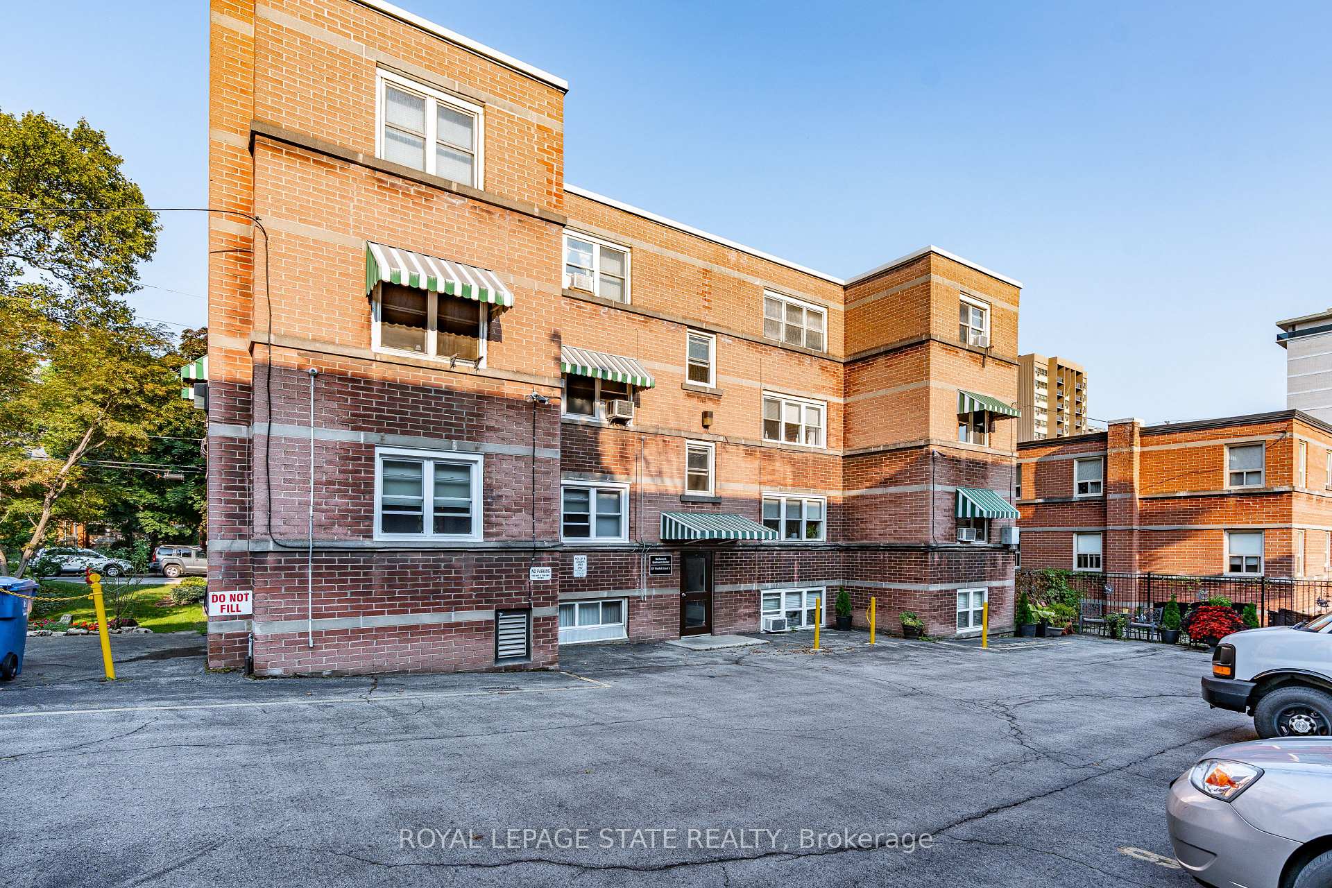 Photo 38 of Unit 14, 227 MacNab Street S, Hamilton, Durand — HOMEH
