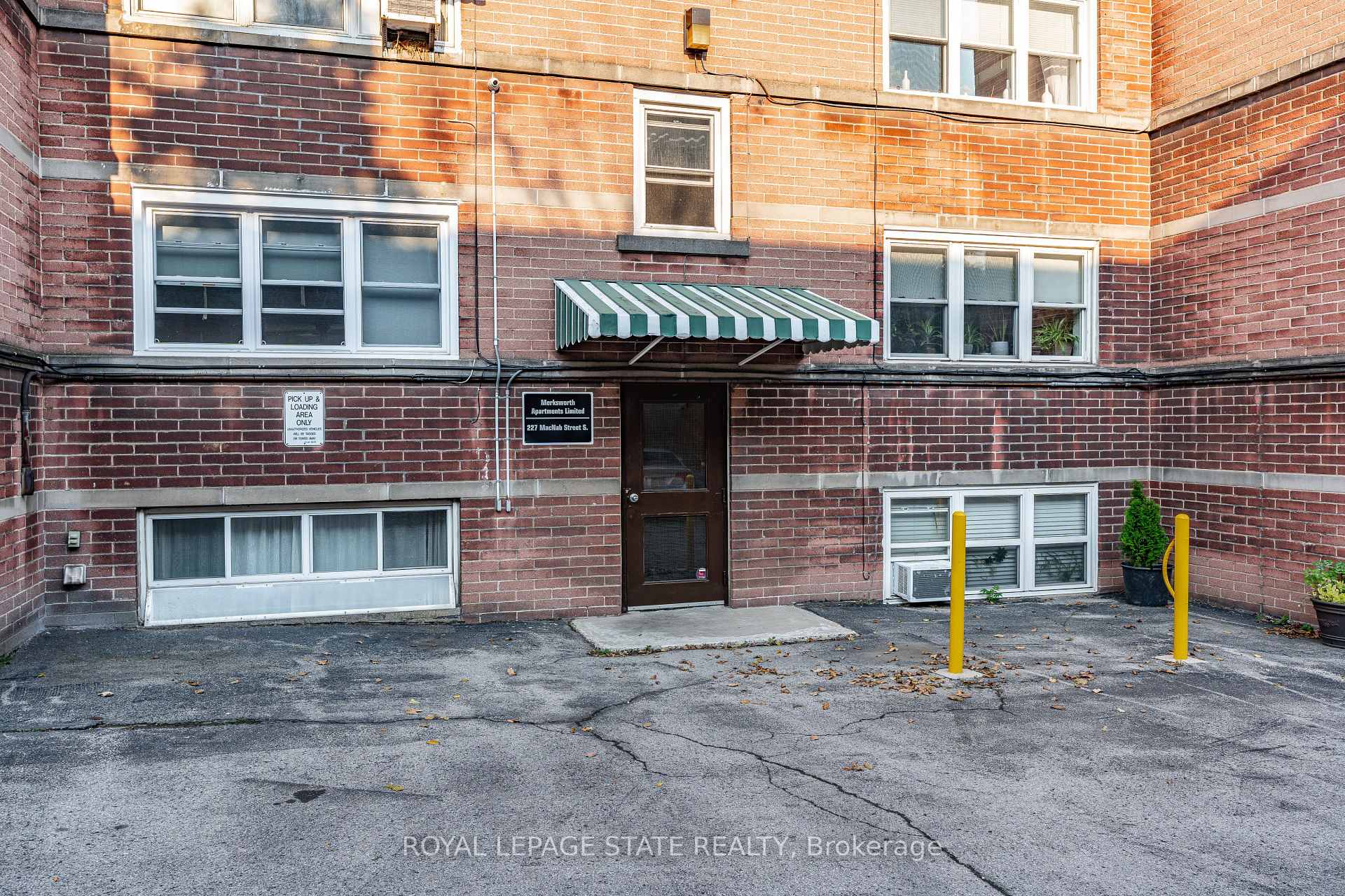 Photo 39 of Unit 14, 227 MacNab Street S, Hamilton, Durand — HOMEH