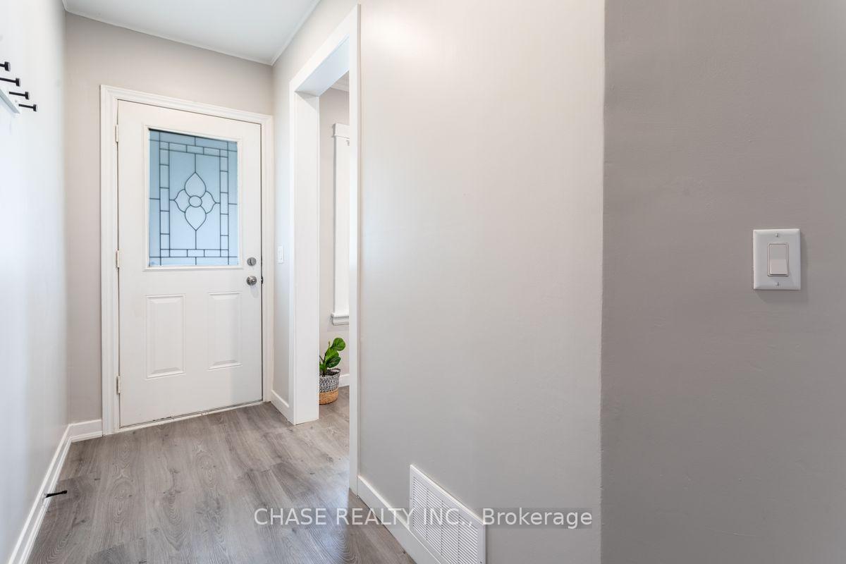 Photo 3 of 104 Edgemont Street N, Hamilton, Crown Point — HOMEH