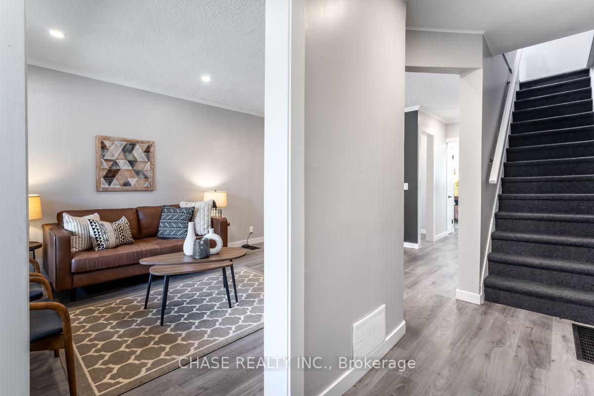 Photo 7 of 104 Edgemont Street N, Hamilton, Crown Point — HOMEH