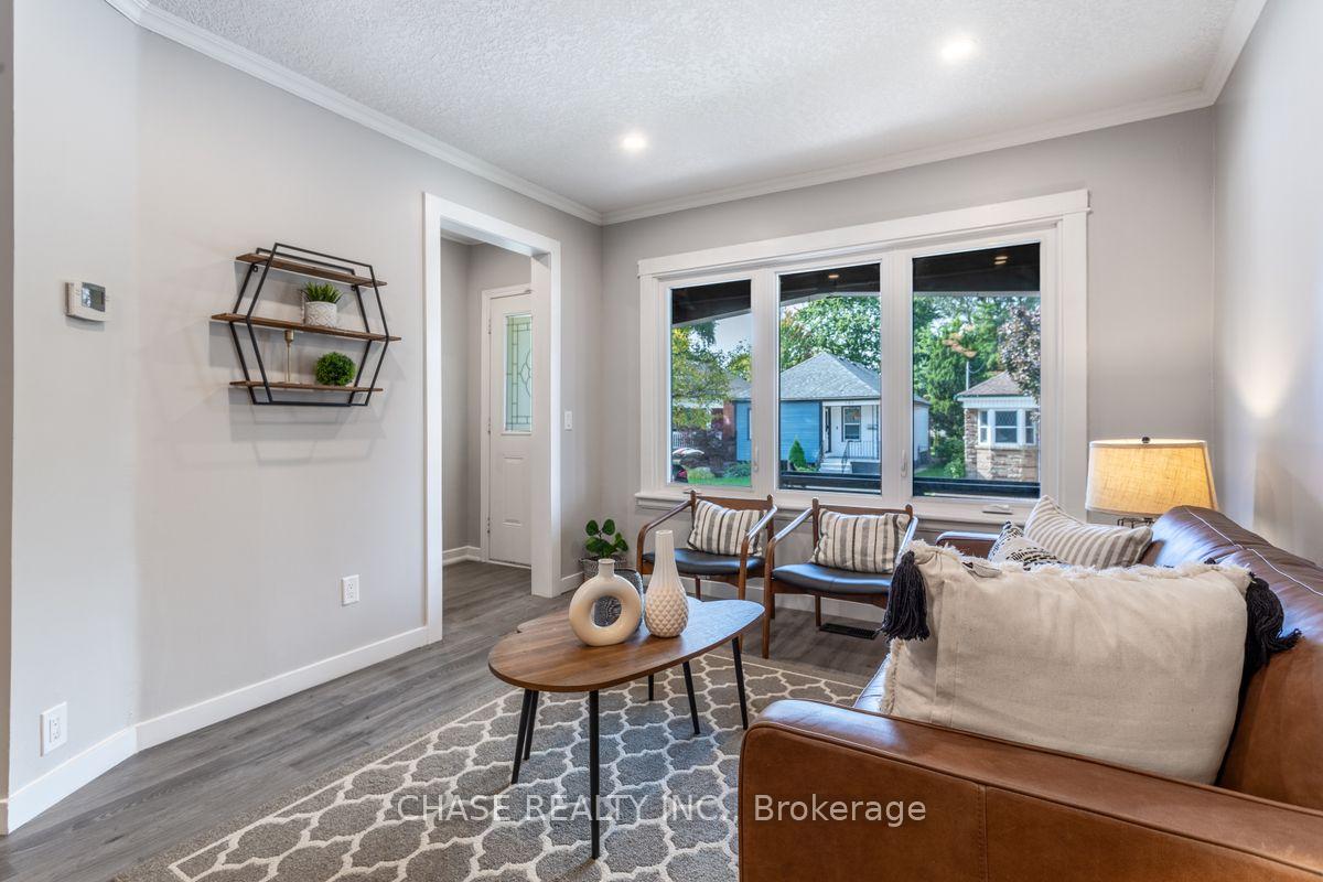 Photo 8 of 104 Edgemont Street N, Hamilton, Crown Point — HOMEH