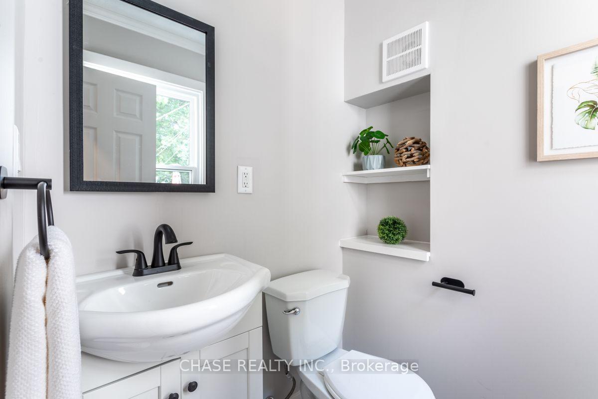 Photo 11 of 104 Edgemont Street N, Hamilton, Crown Point — HOMEH