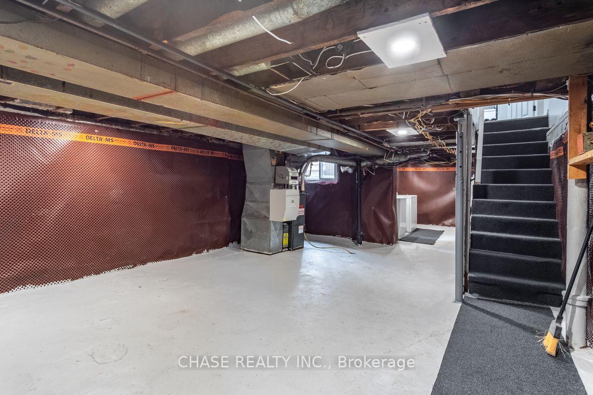 Photo 30 of 104 Edgemont Street N, Hamilton, Crown Point — HOMEH