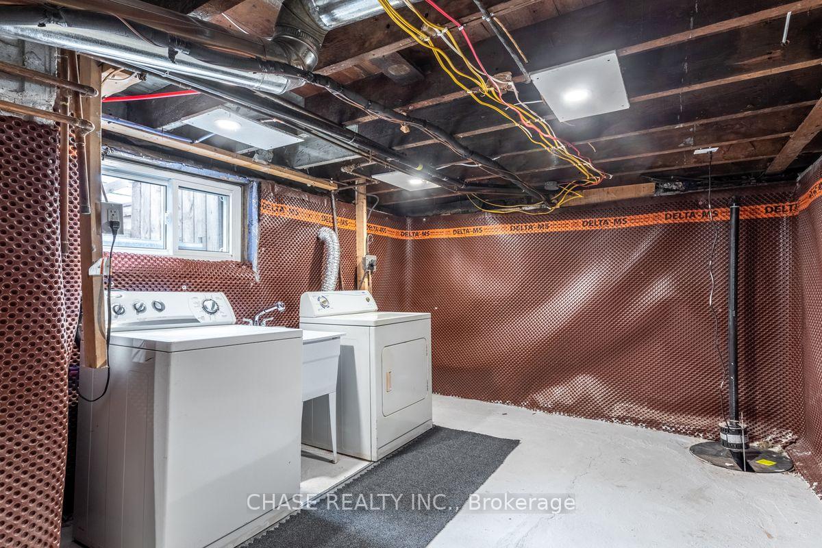 Photo 39 of 104 Edgemont Street N, Hamilton, Crown Point — HOMEH