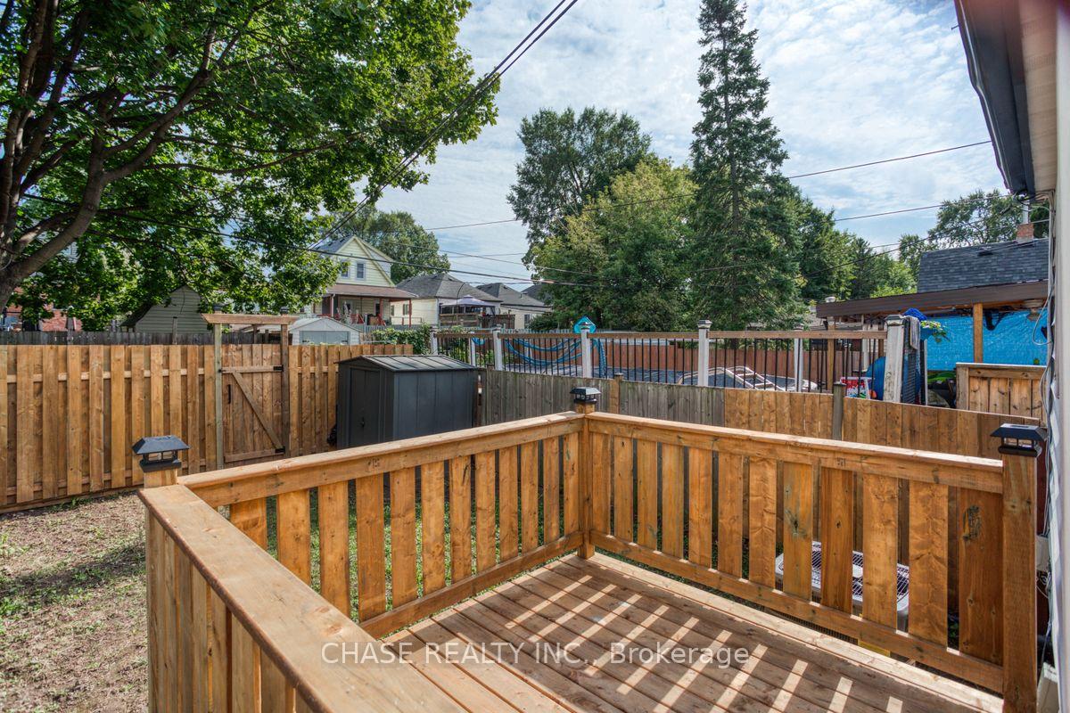Photo 37 of 104 Edgemont Street N, Hamilton, Crown Point — HOMEH