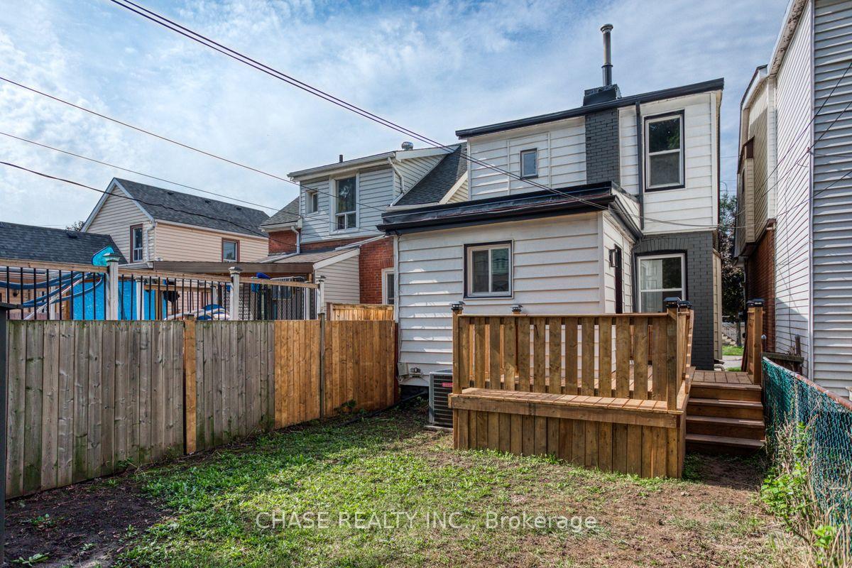 Photo 29 of 104 Edgemont Street N, Hamilton, Crown Point — HOMEH