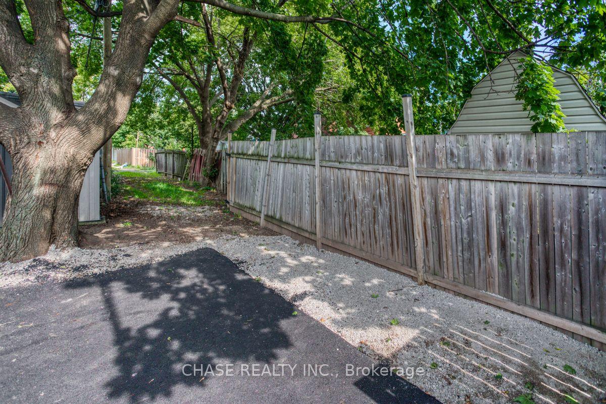 Photo 33 of 104 Edgemont Street N, Hamilton, Crown Point — HOMEH
