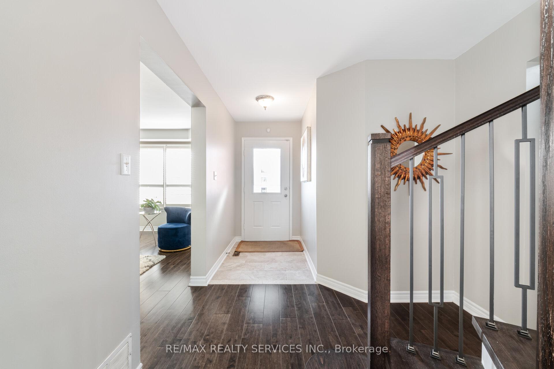 Photo 2 of 68 Newgreen Crescent, Brampton, Westgate — HOMEH