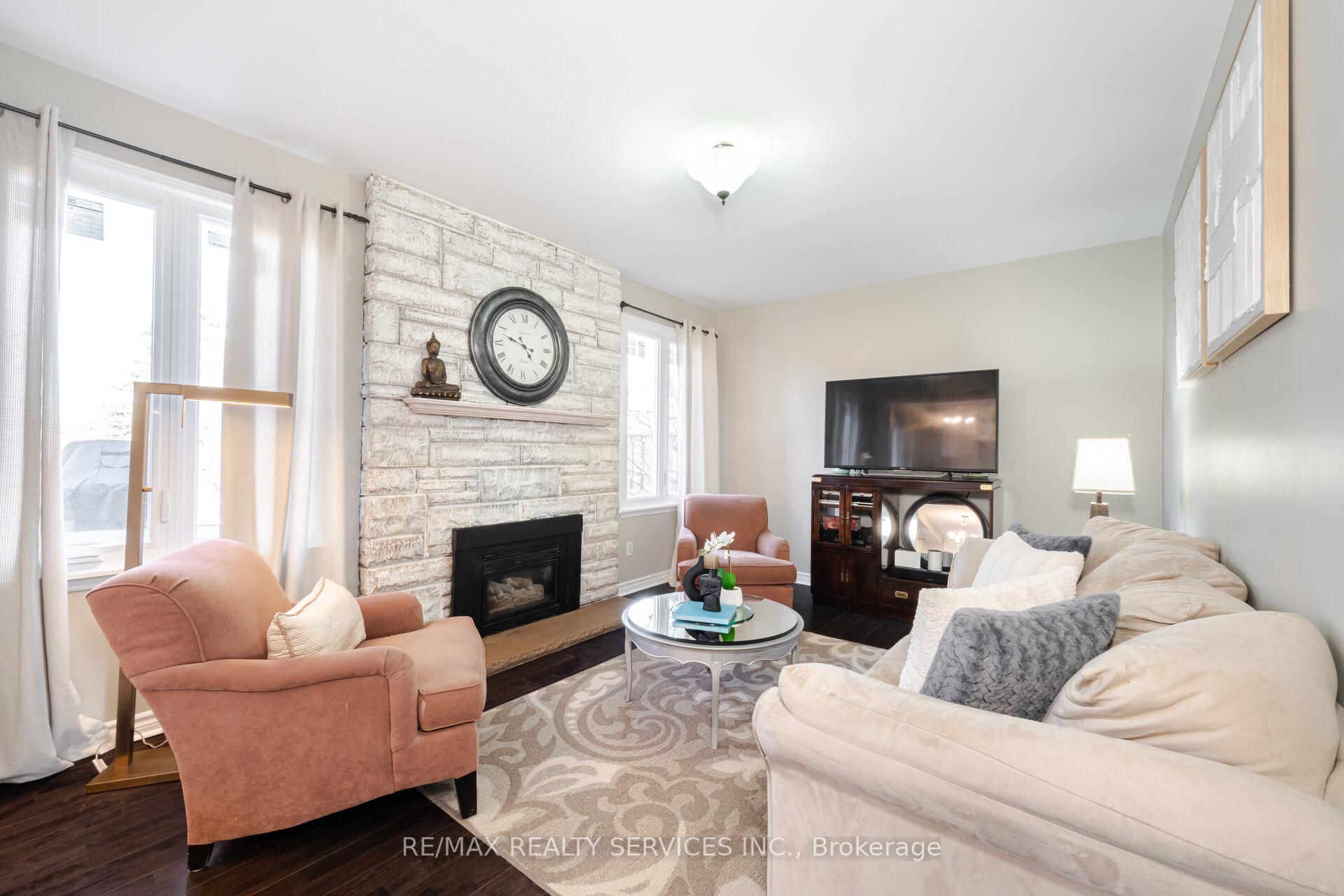Photo 3 of 68 Newgreen Crescent, Brampton, Westgate — HOMEH