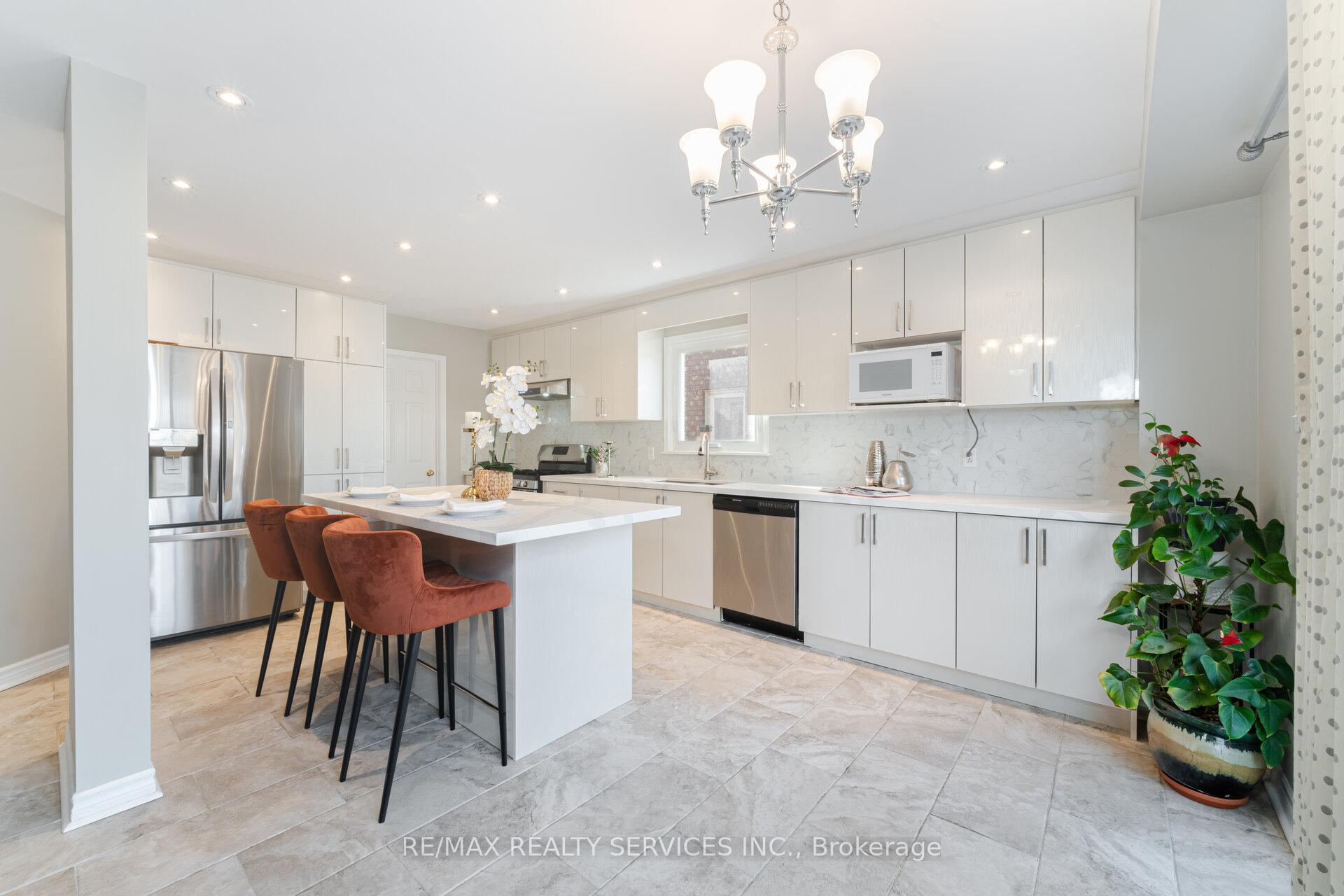 Photo 12 of 68 Newgreen Crescent, Brampton, Westgate — HOMEH