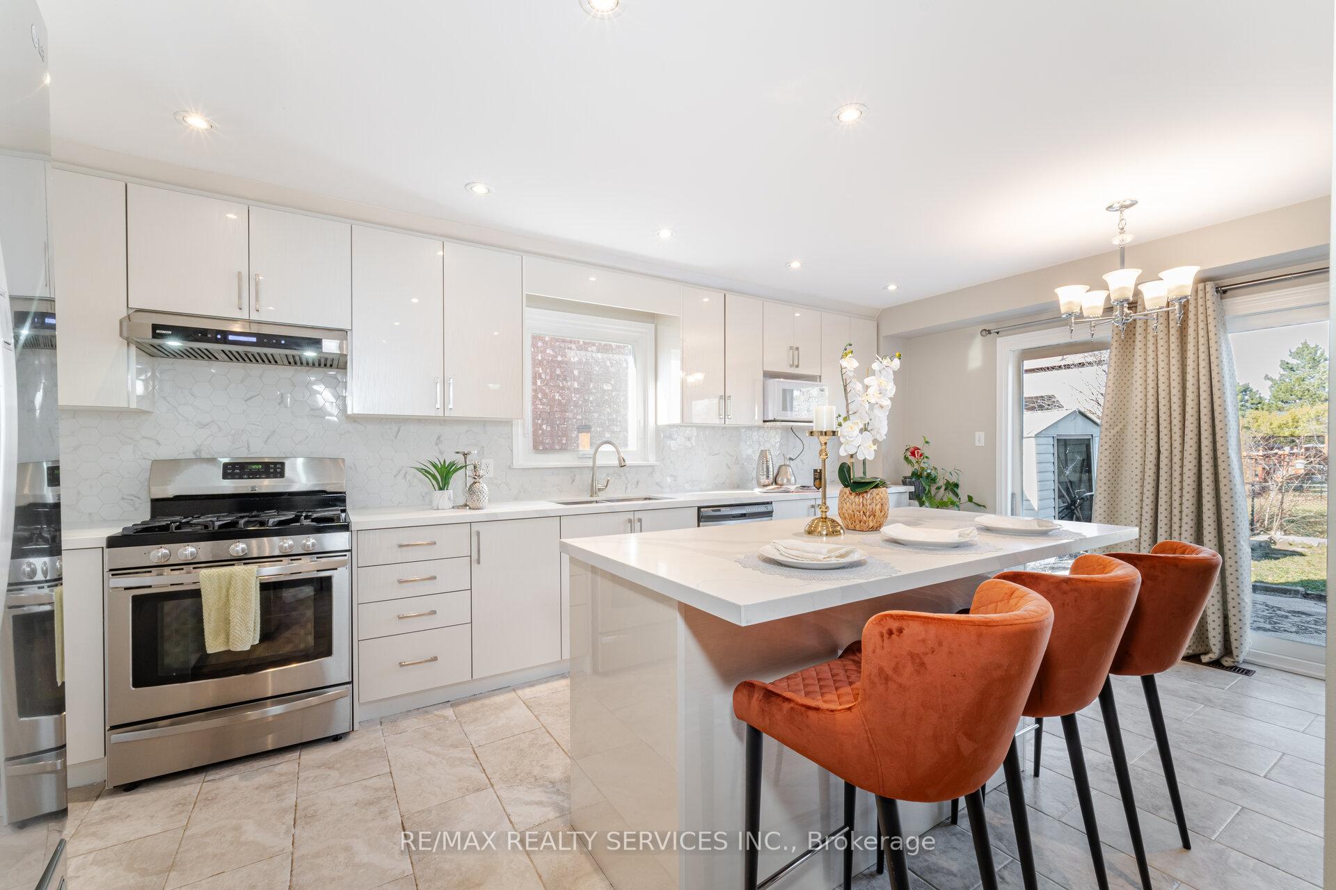Photo 16 of 68 Newgreen Crescent, Brampton, Westgate — HOMEH