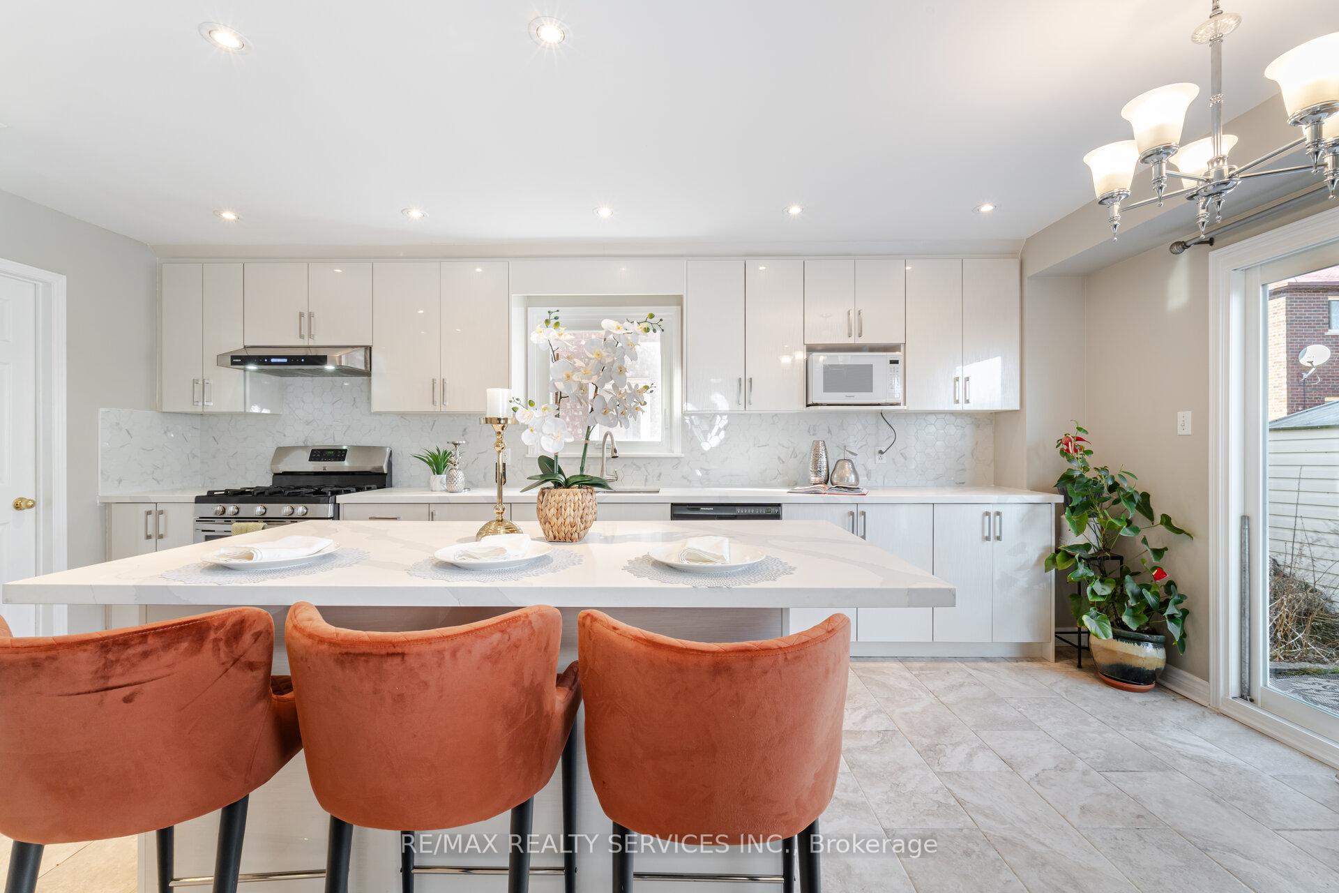 Photo 19 of 68 Newgreen Crescent, Brampton, Westgate — HOMEH