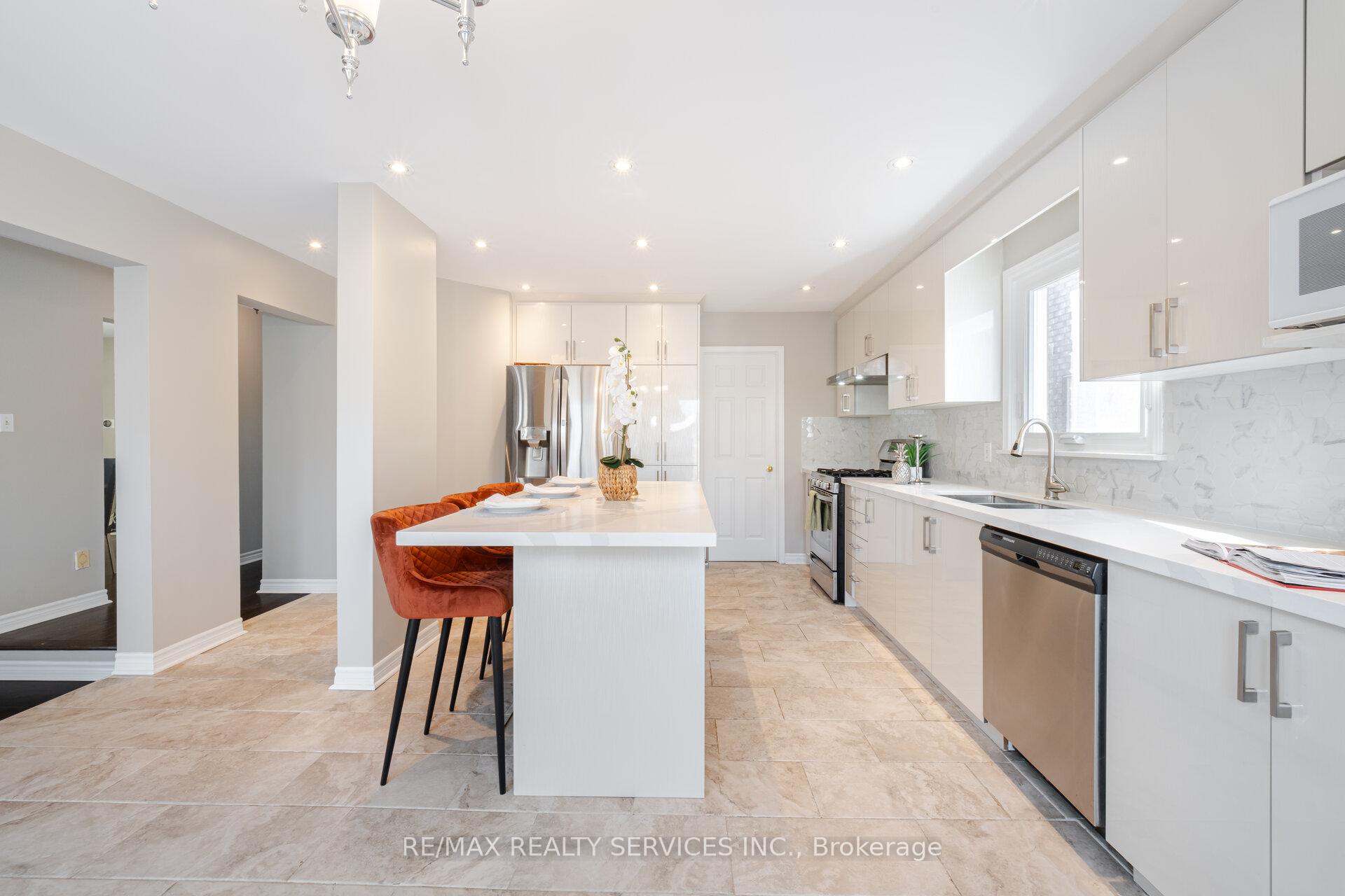 Photo 10 of 68 Newgreen Crescent, Brampton, Westgate — HOMEH