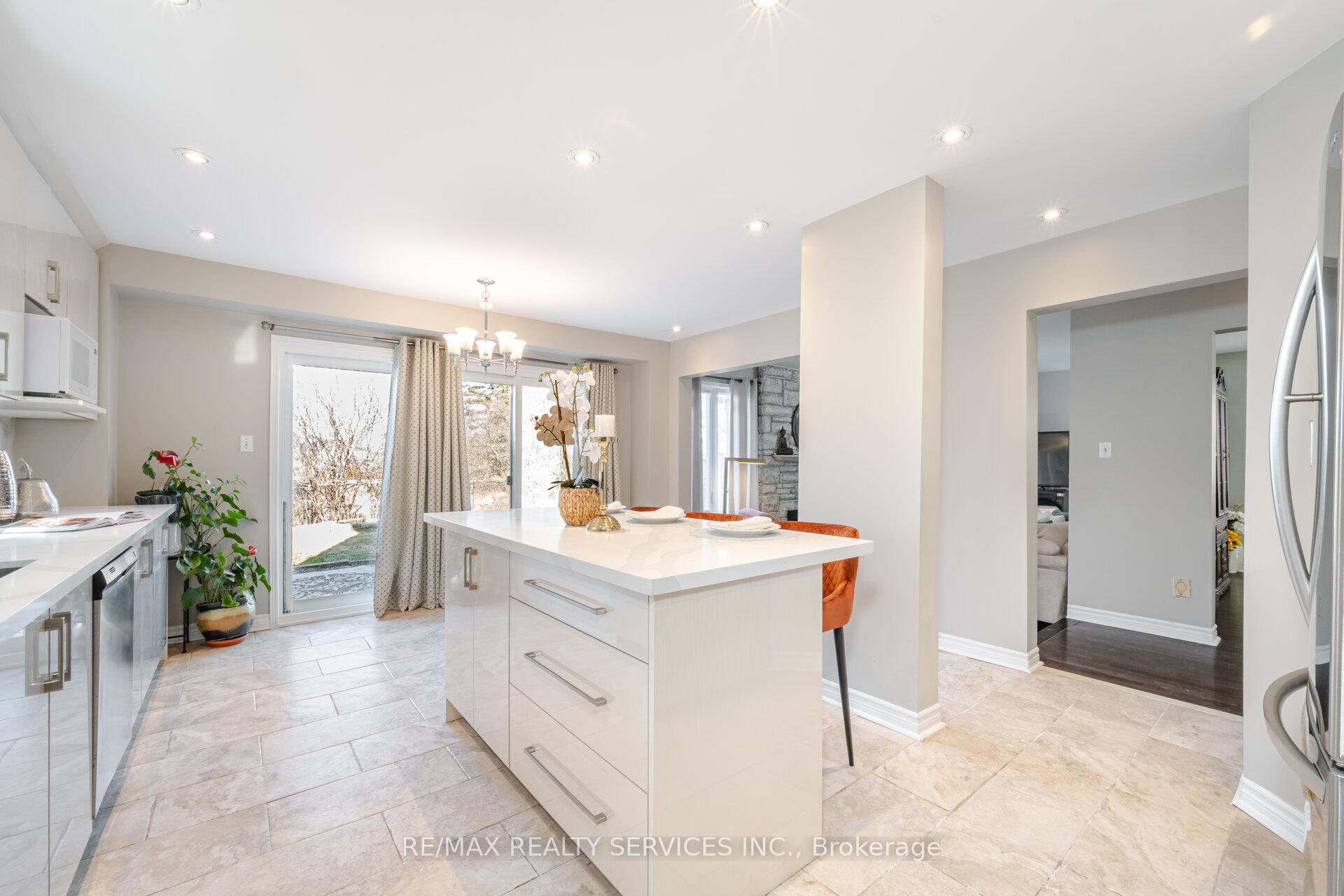 Photo 14 of 68 Newgreen Crescent, Brampton, Westgate — HOMEH