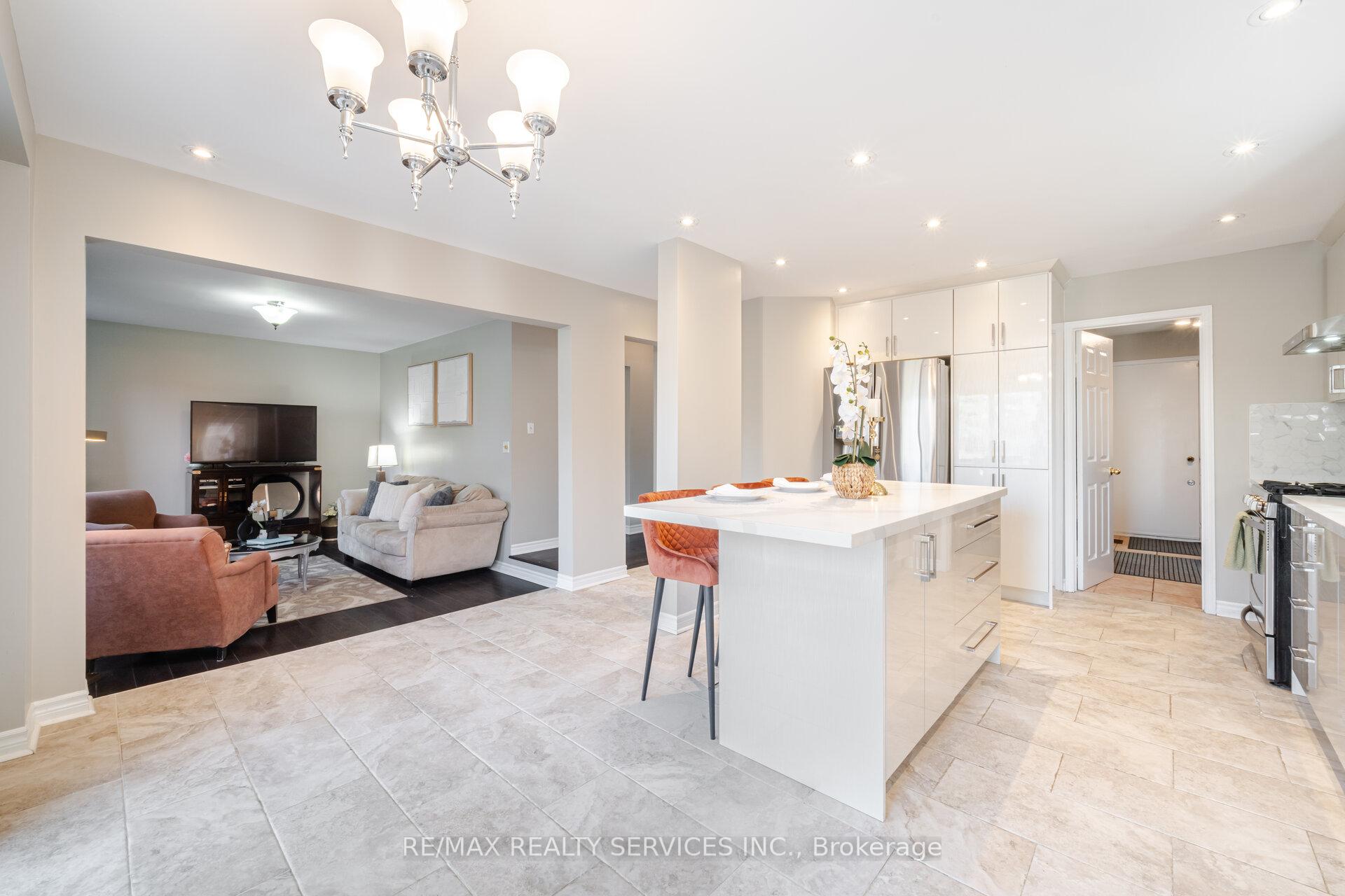 Photo 23 of 68 Newgreen Crescent, Brampton, Westgate — HOMEH