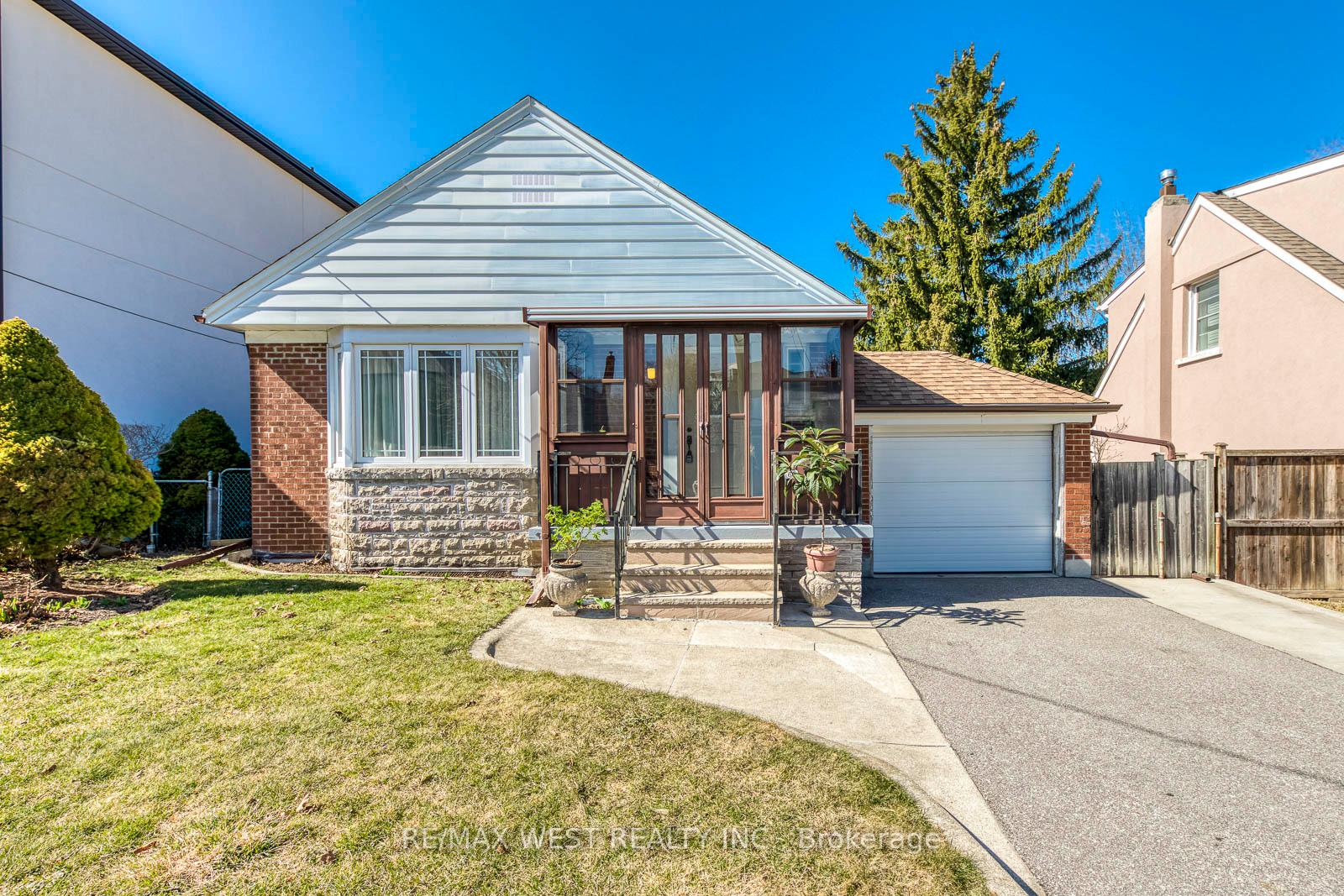 Photo 2 of 66 Prince Charles Drive, Toronto, Englemount-Lawrence — HOMEH