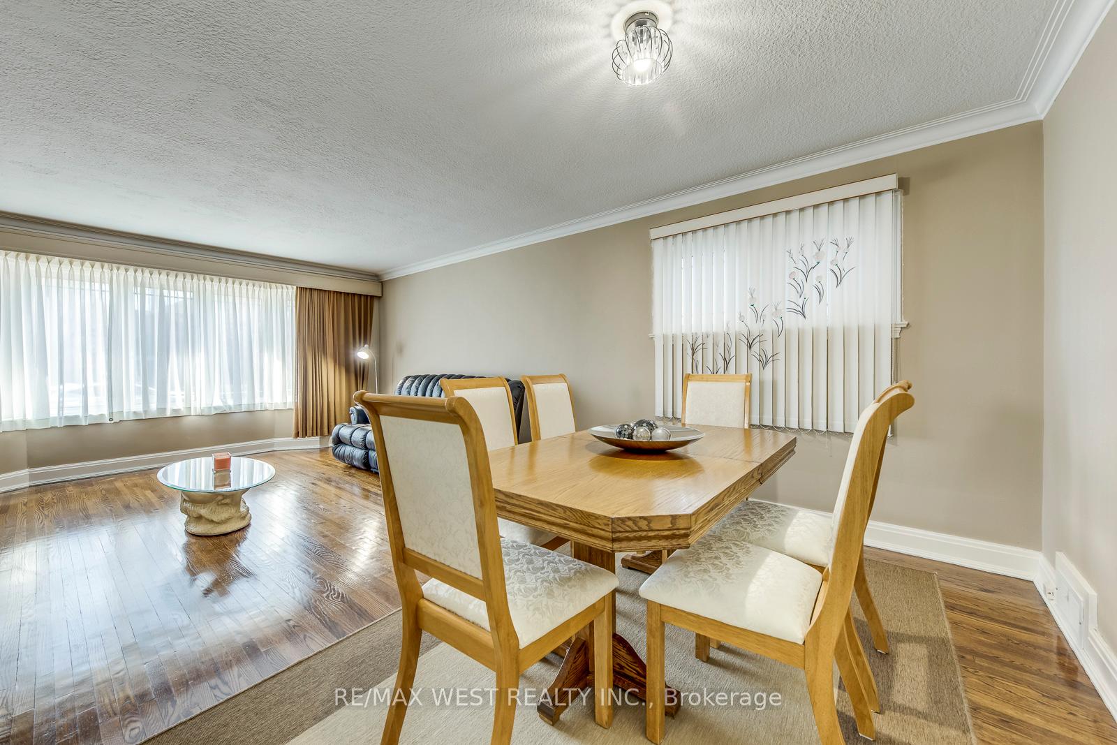 Photo 17 of 66 Prince Charles Drive, Toronto, Englemount-Lawrence — HOMEH
