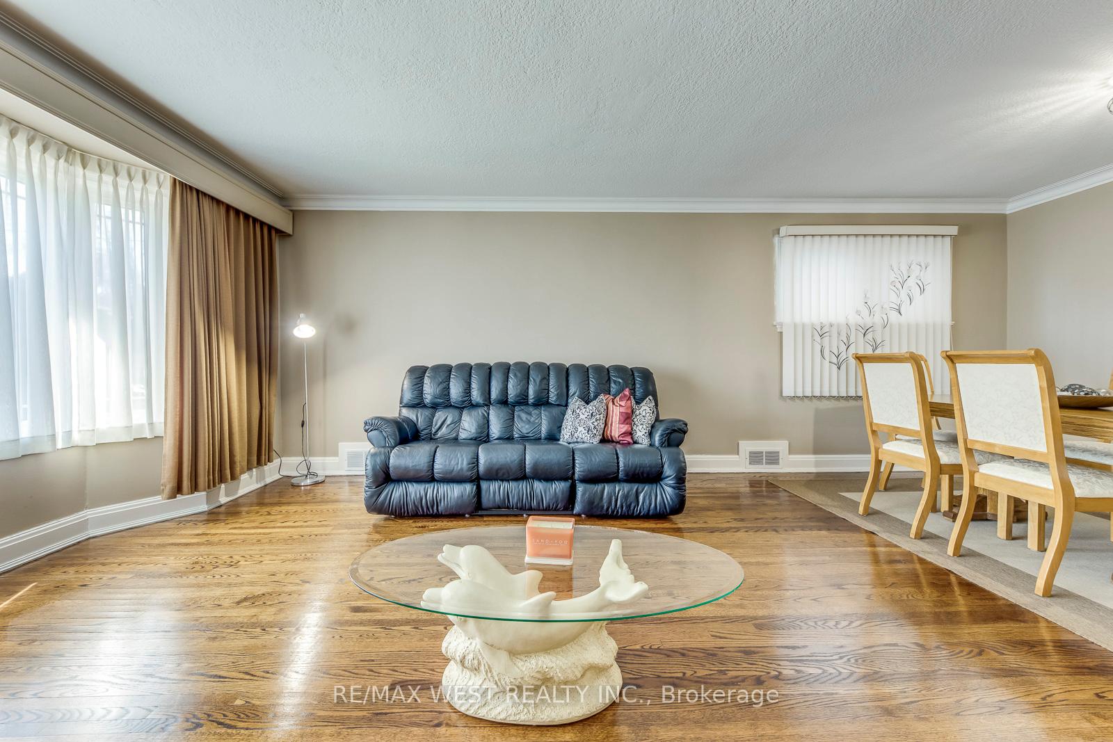 Photo 21 of 66 Prince Charles Drive, Toronto, Englemount-Lawrence — HOMEH