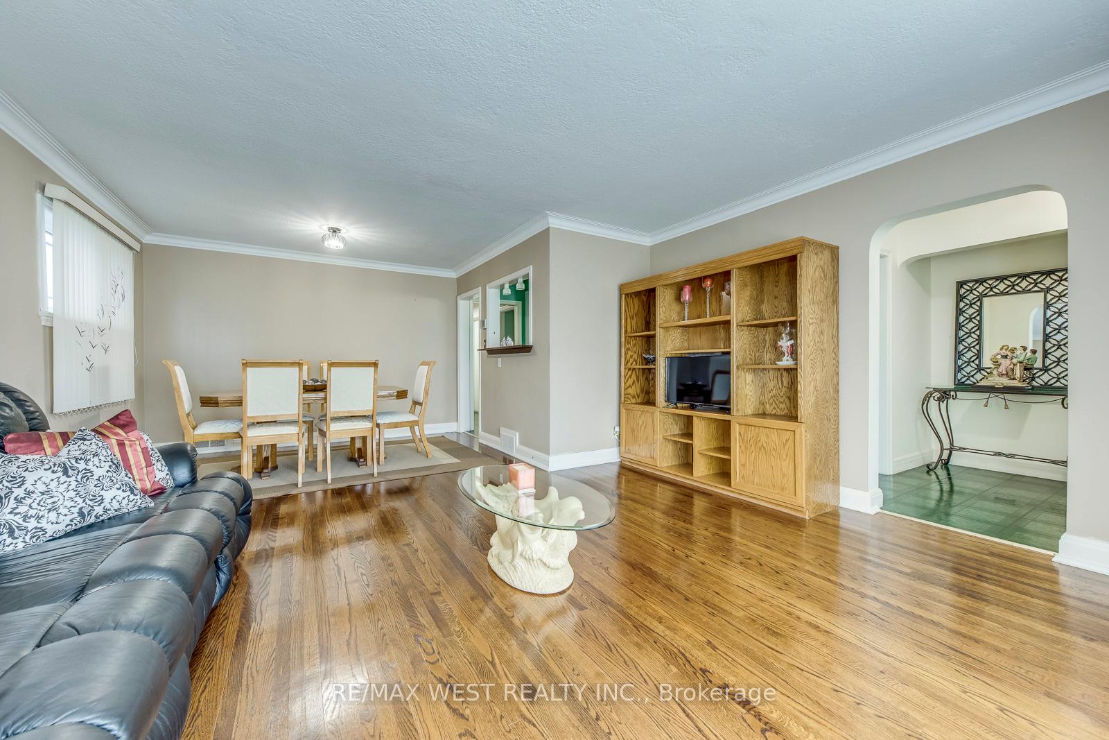 Photo 23 of 66 Prince Charles Drive, Toronto, Englemount-Lawrence — HOMEH