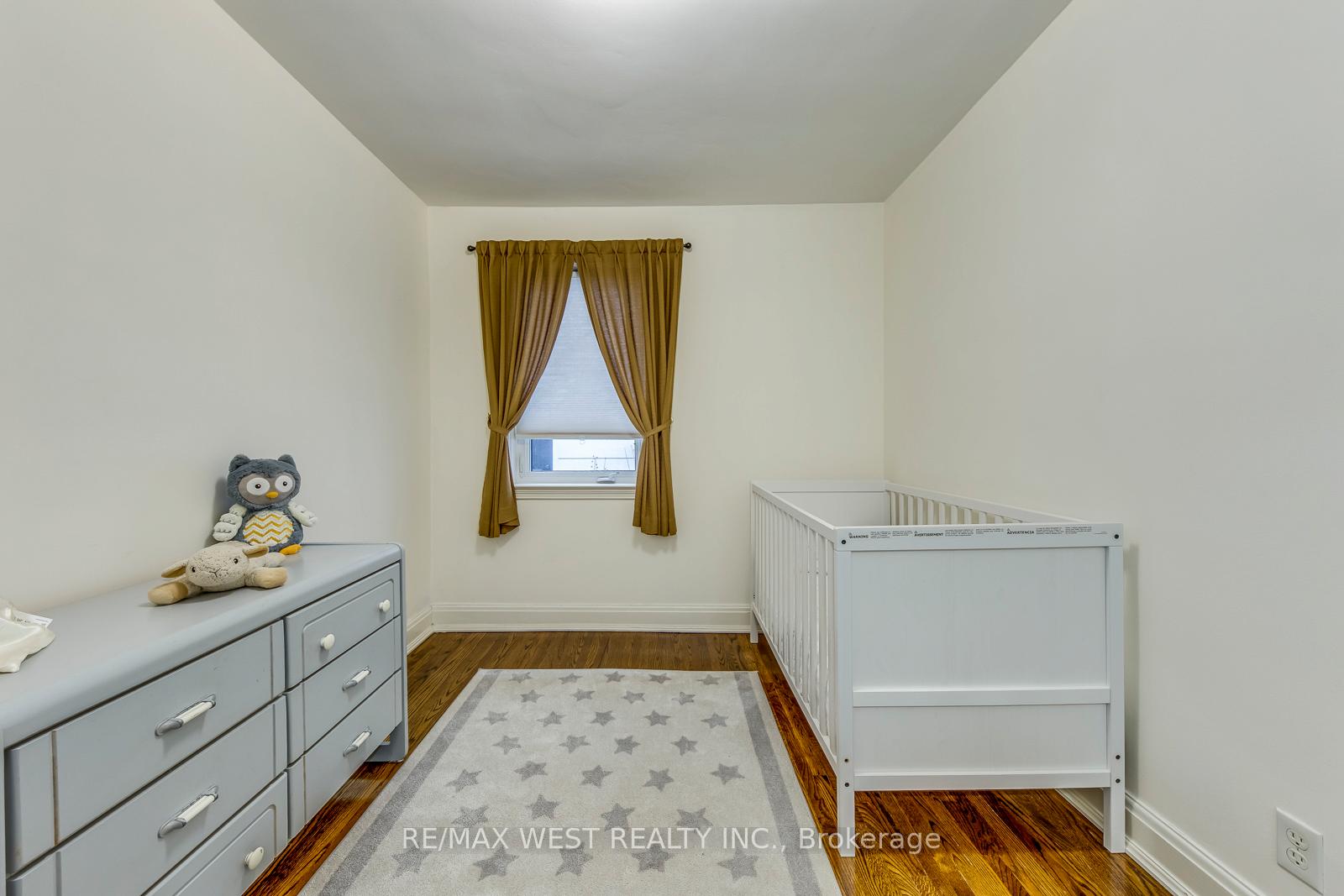 Photo 19 of 66 Prince Charles Drive, Toronto, Englemount-Lawrence — HOMEH