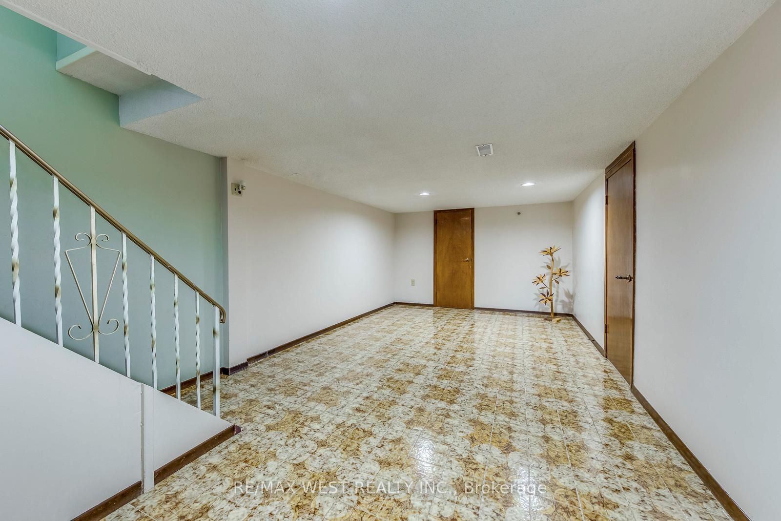 Photo 22 of 66 Prince Charles Drive, Toronto, Englemount-Lawrence — HOMEH