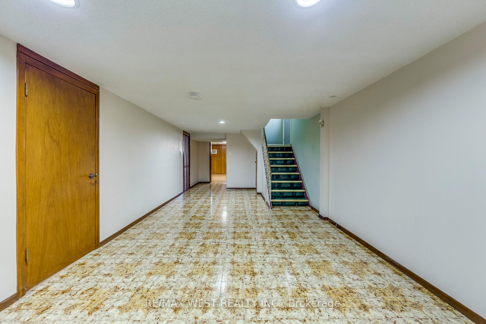 Photo 28 of 66 Prince Charles Drive, Toronto, Englemount-Lawrence — HOMEH