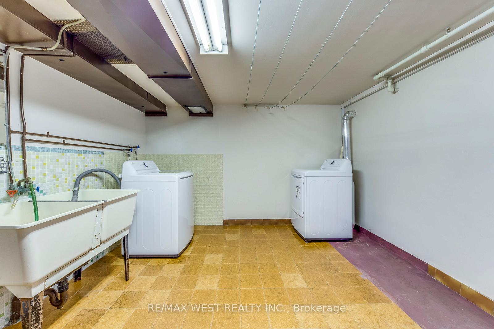 Photo 30 of 66 Prince Charles Drive, Toronto, Englemount-Lawrence — HOMEH