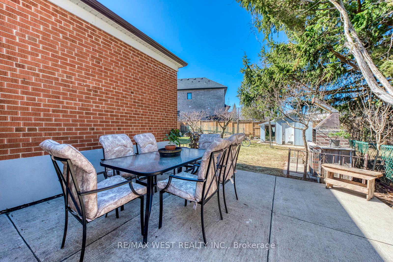 Photo 31 of 66 Prince Charles Drive, Toronto, Englemount-Lawrence — HOMEH