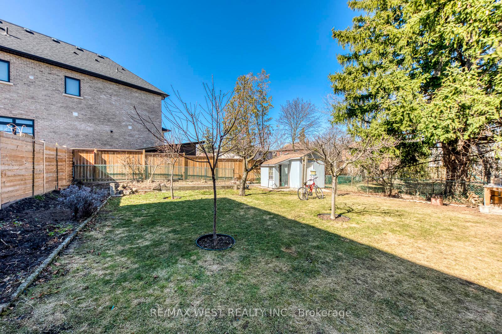 Photo 35 of 66 Prince Charles Drive, Toronto, Englemount-Lawrence — HOMEH