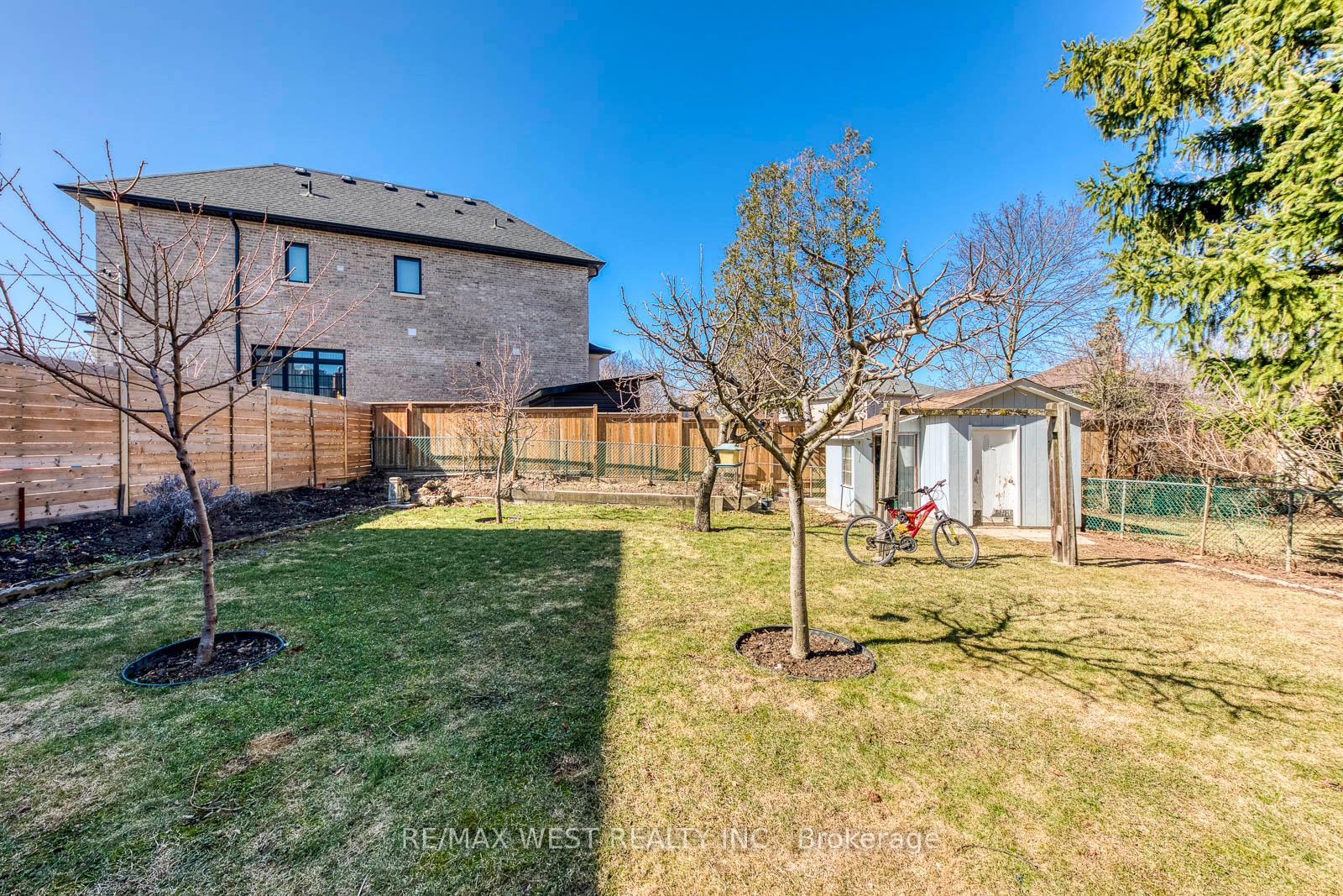 Photo 38 of 66 Prince Charles Drive, Toronto, Englemount-Lawrence — HOMEH