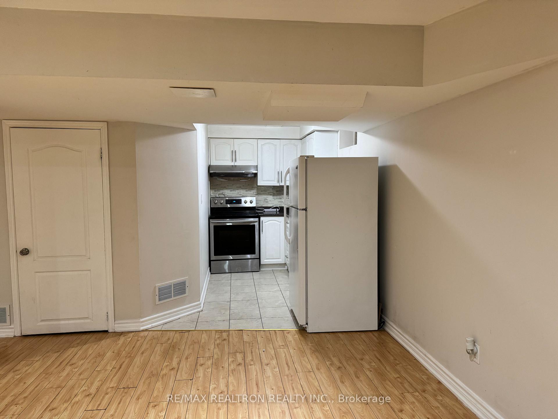 Photo 4 of 189 Carrier Crescent, Vaughan, Patterson — HOMEH