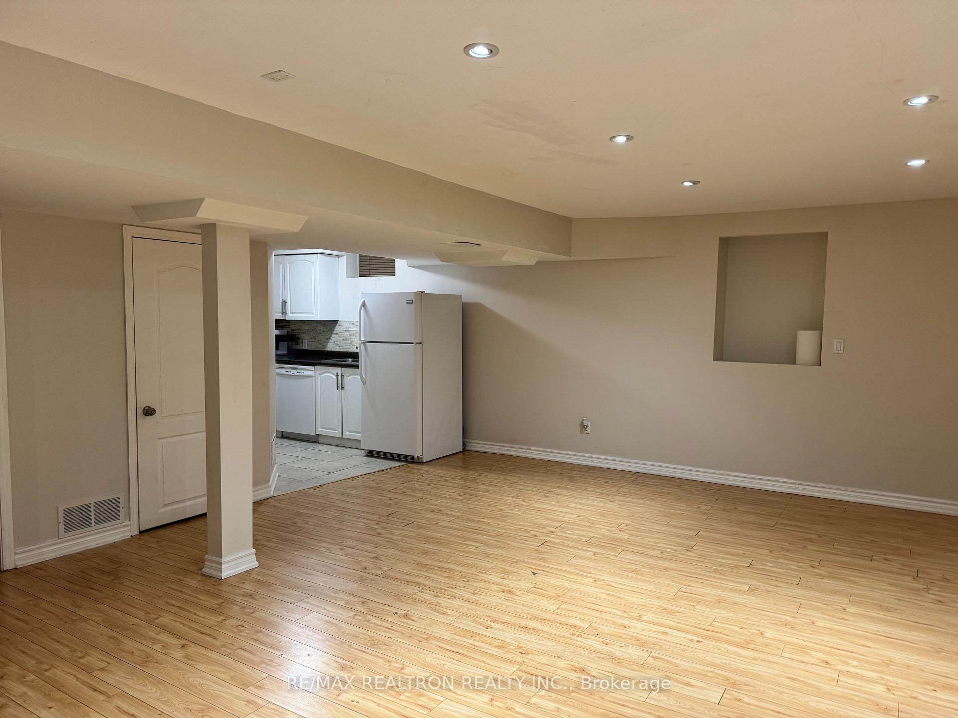Photo 6 of 189 Carrier Crescent, Vaughan, Patterson — HOMEH